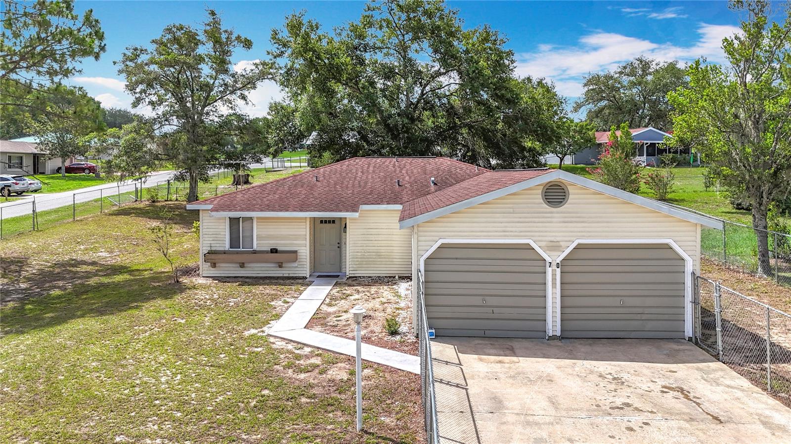Image 3 of 65 For 70 Sapphire Road