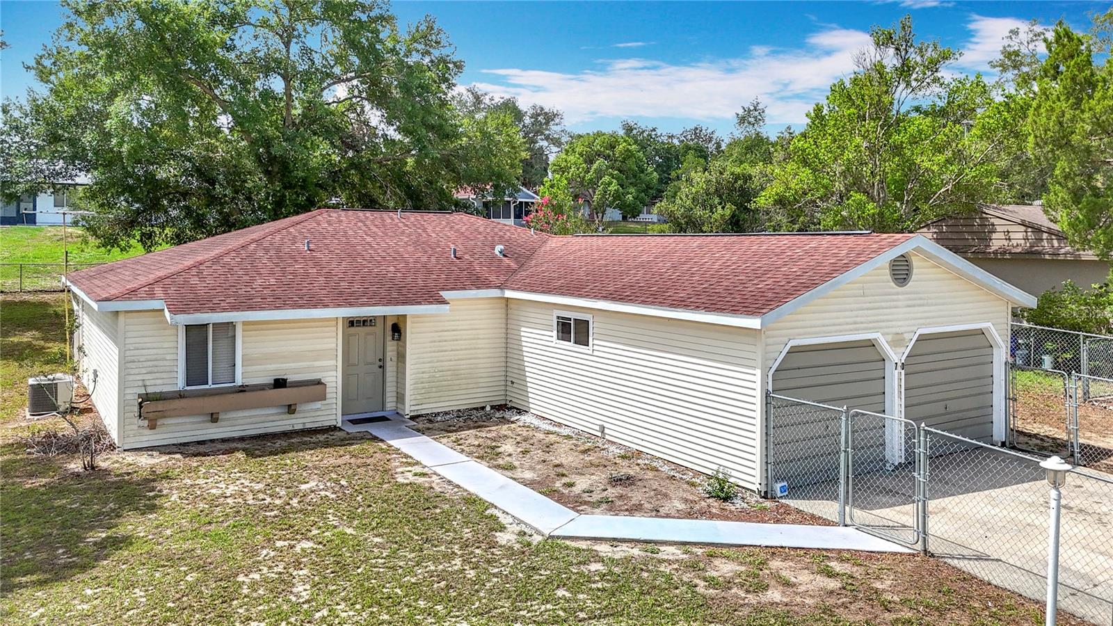 Image 5 of 65 For 70 Sapphire Road