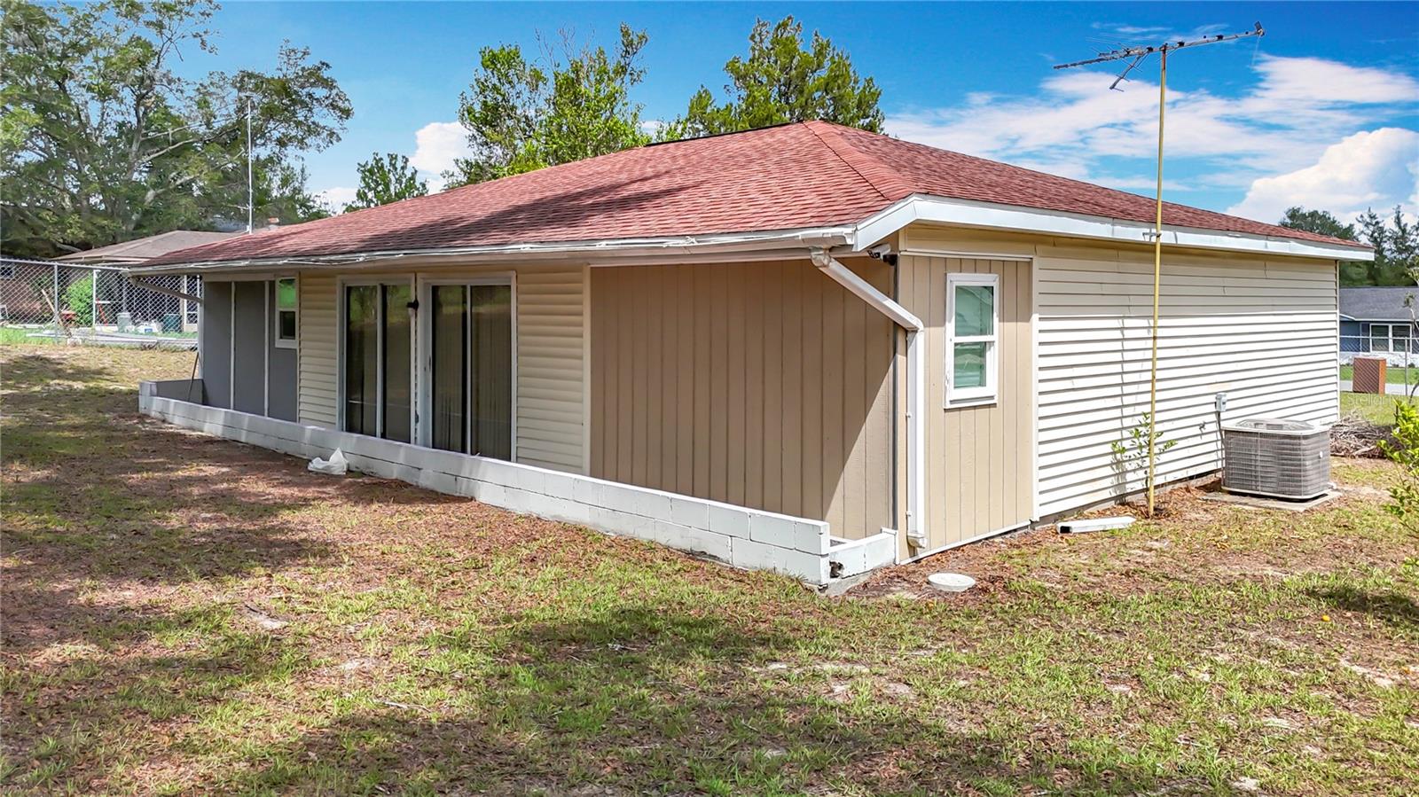 Image 52 of 65 For 70 Sapphire Road