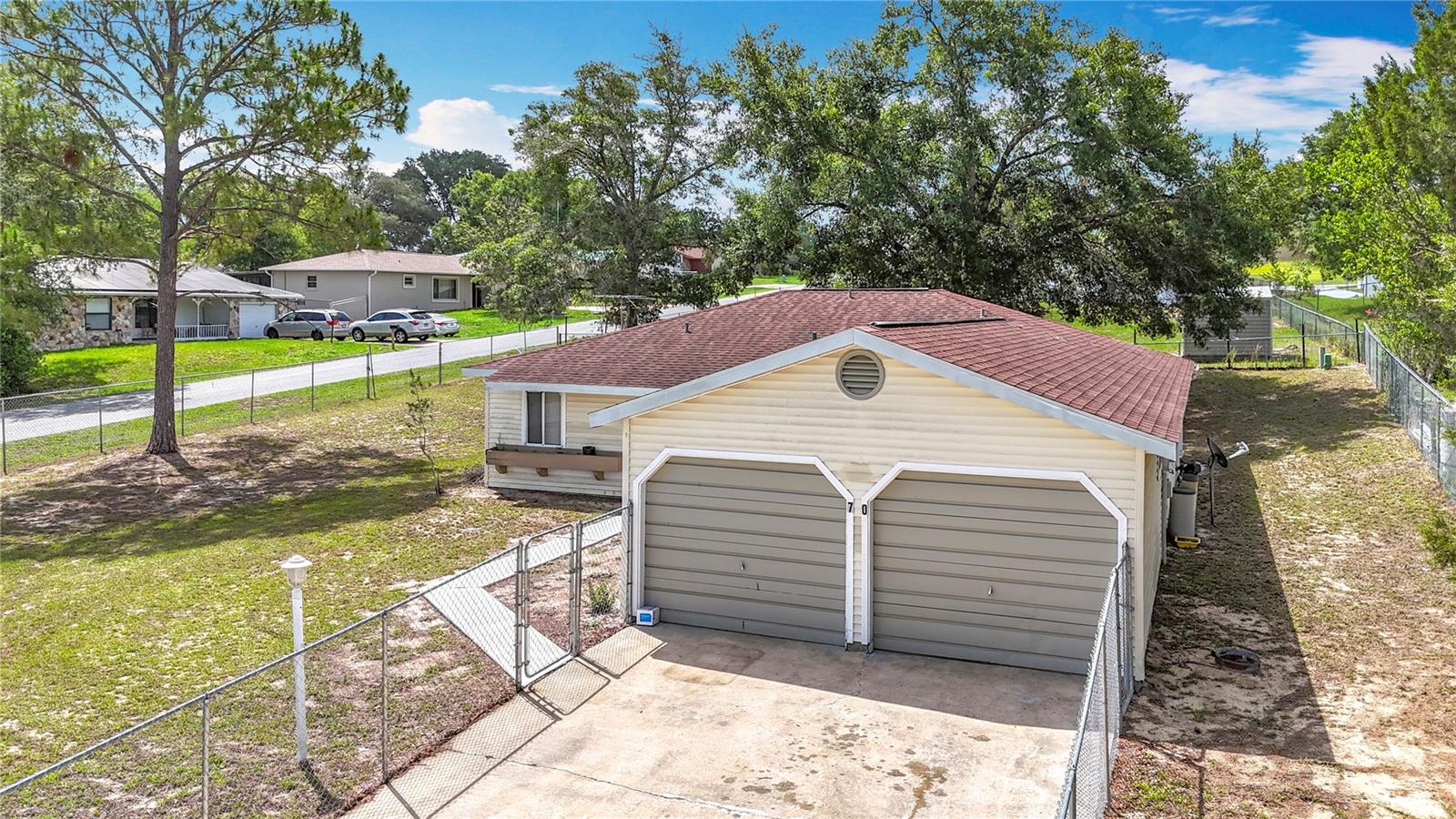 Image 6 of 65 For 70 Sapphire Road