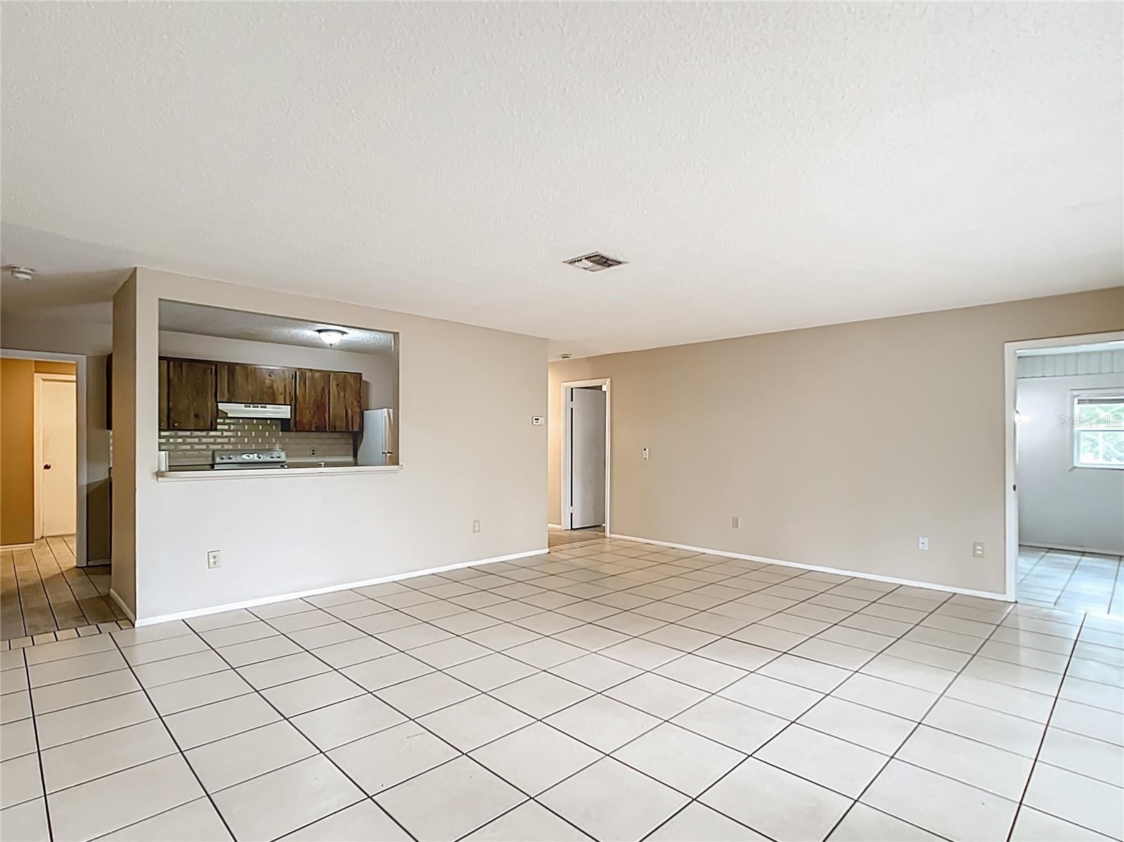 Image 7 of 65 For 70 Sapphire Road