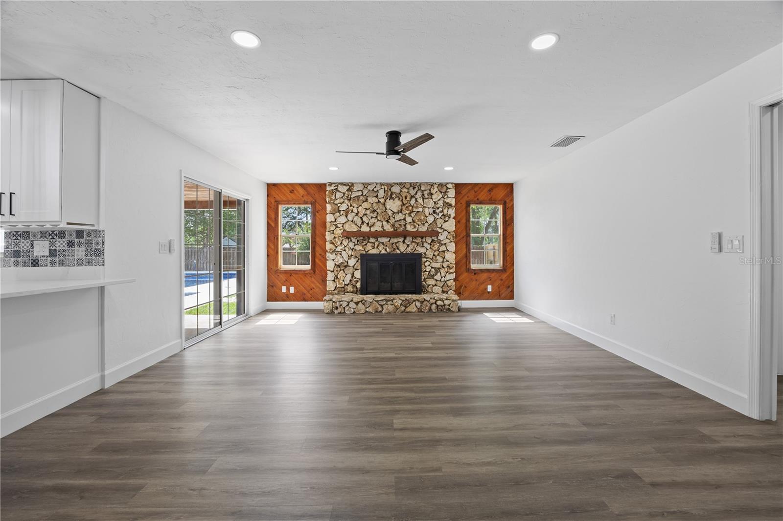 Image 10 of 62 For 327 50th Avenue