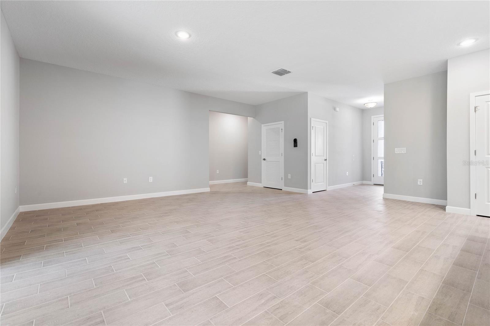Image 12 of 25 For 2205 Amberly Avenue