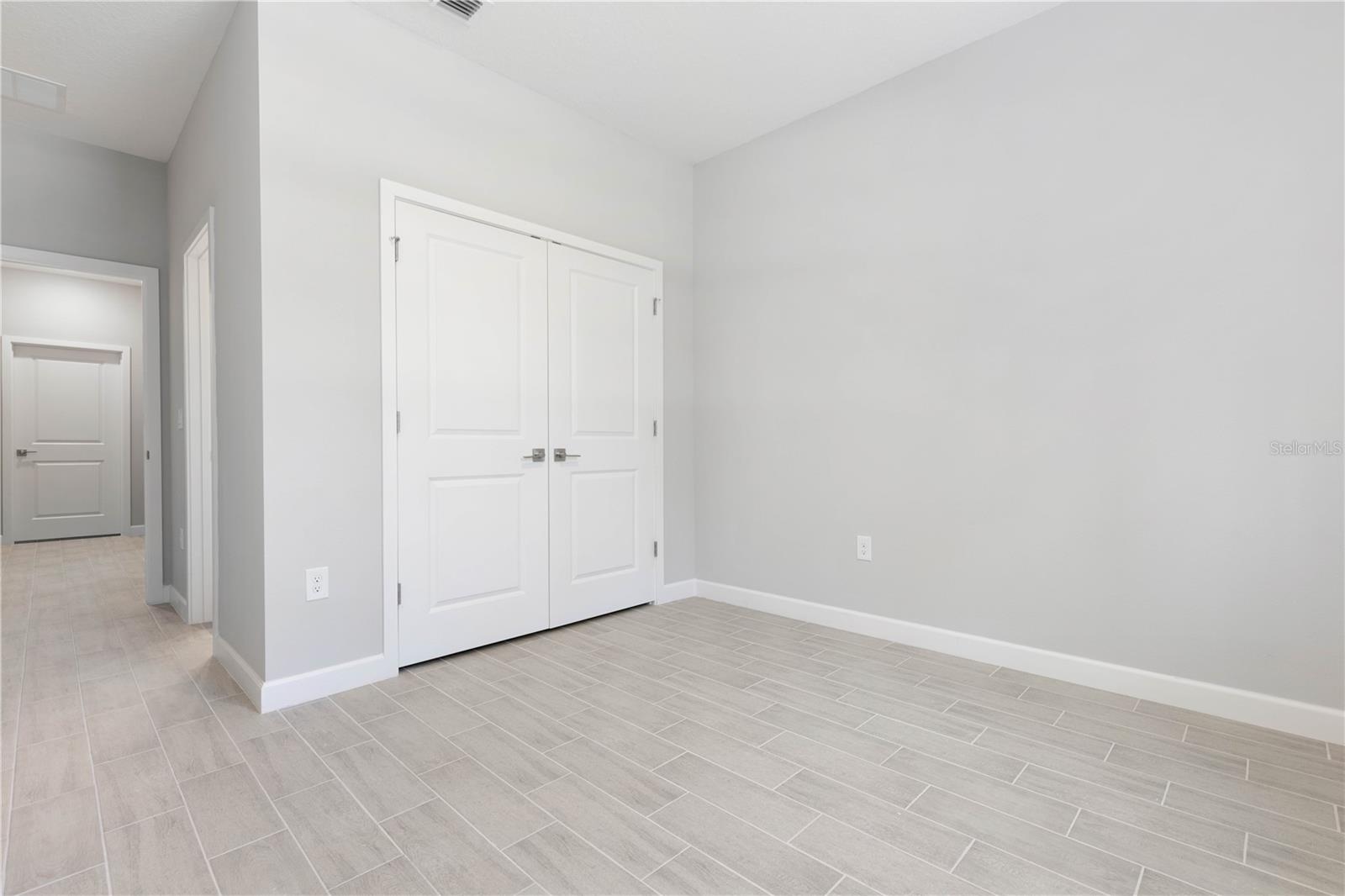 Image 20 of 25 For 2205 Amberly Avenue