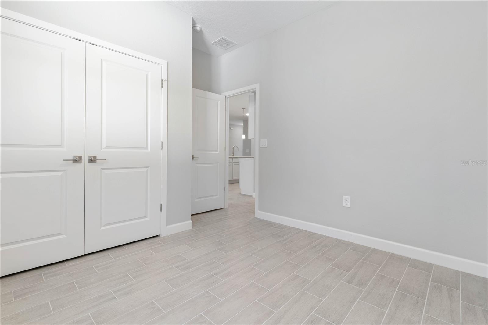Image 21 of 25 For 2205 Amberly Avenue