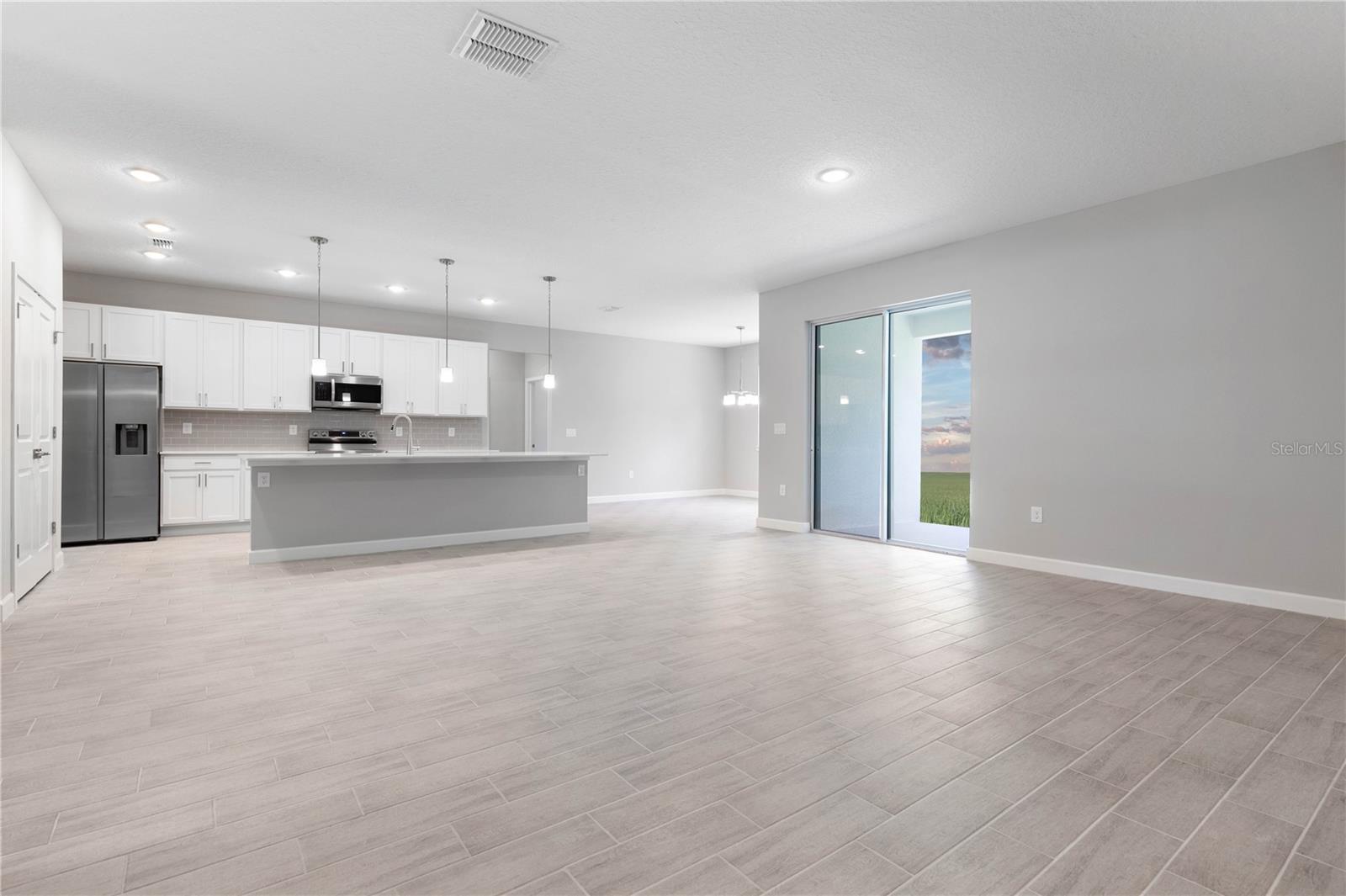 Image 6 of 25 For 2205 Amberly Avenue