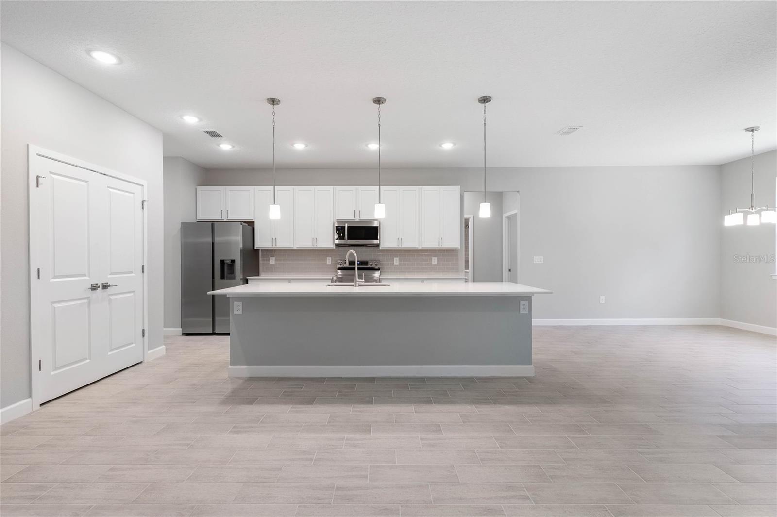 Image 7 of 25 For 2205 Amberly Avenue