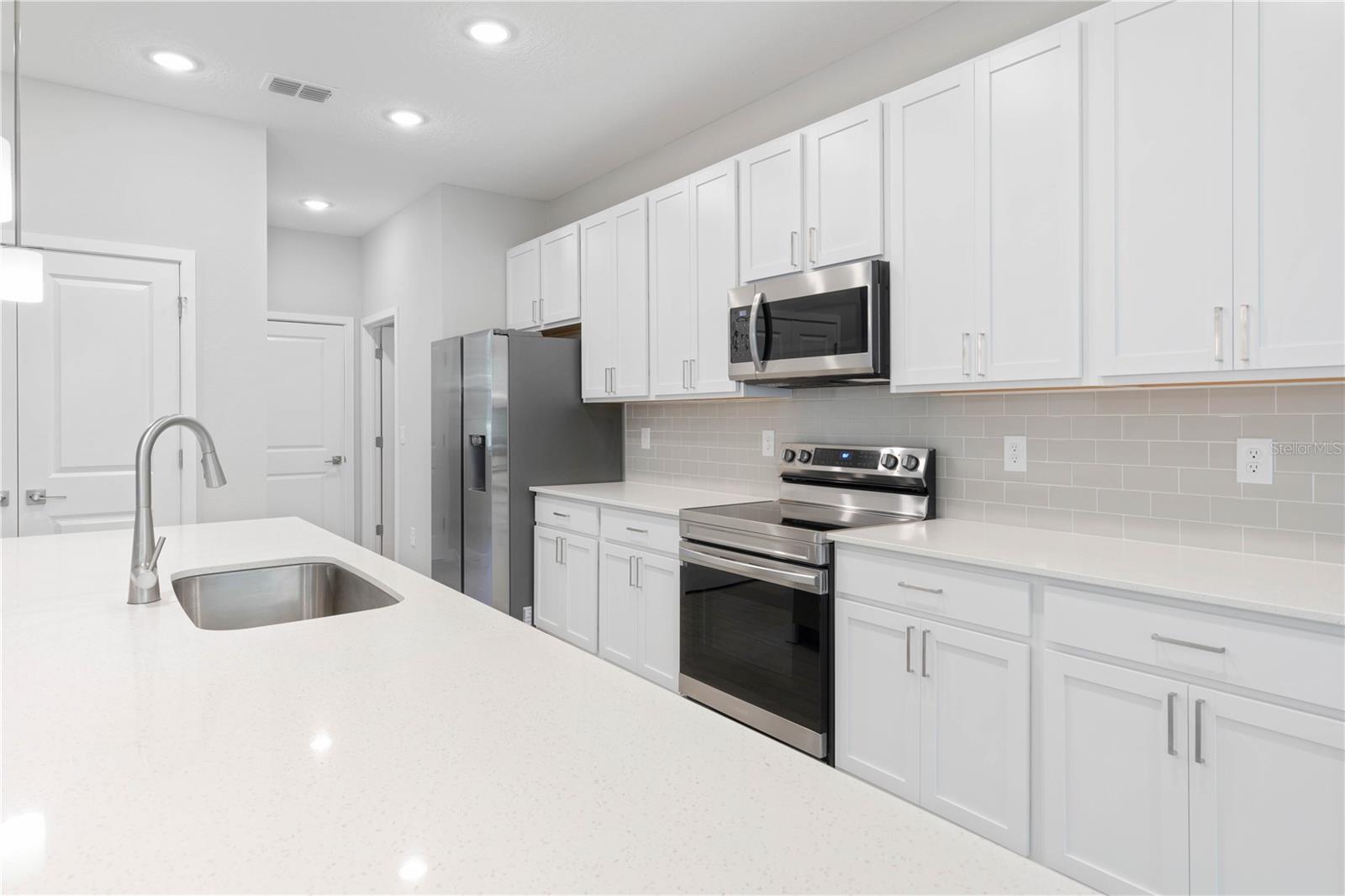 Image 8 of 25 For 2205 Amberly Avenue
