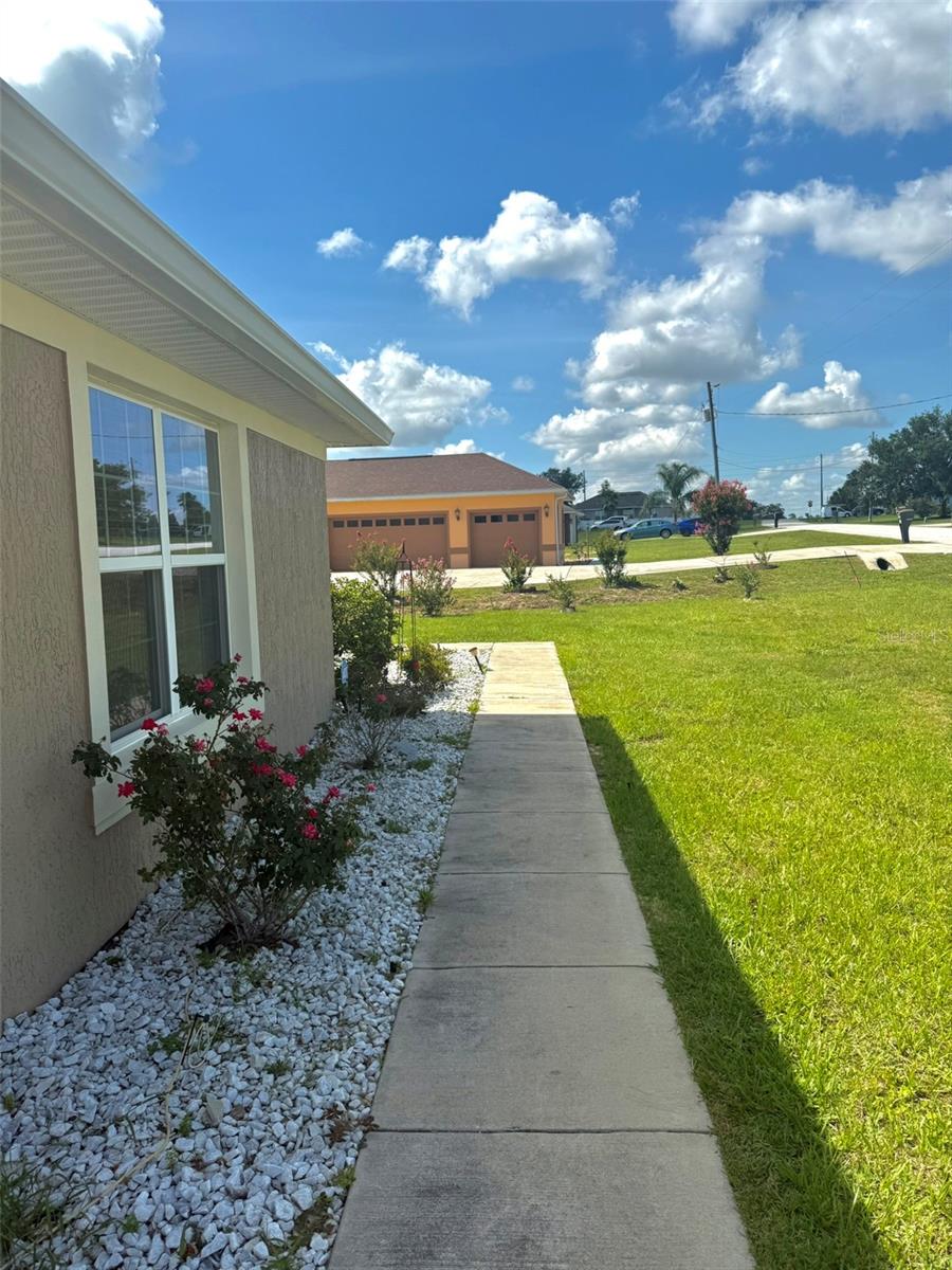 Image 11 of 50 For 10405 Sw 47th Ave