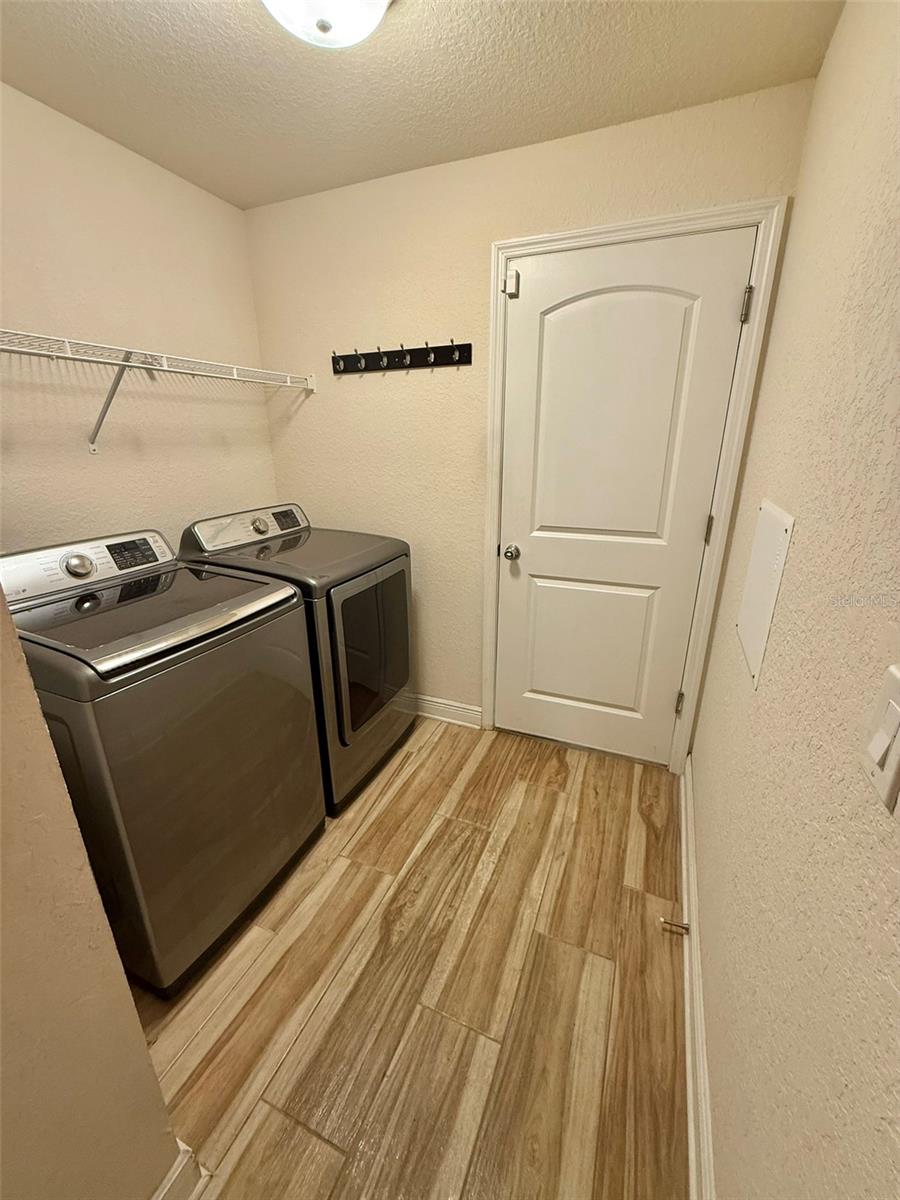 Image 21 of 50 For 10405 Sw 47th Ave