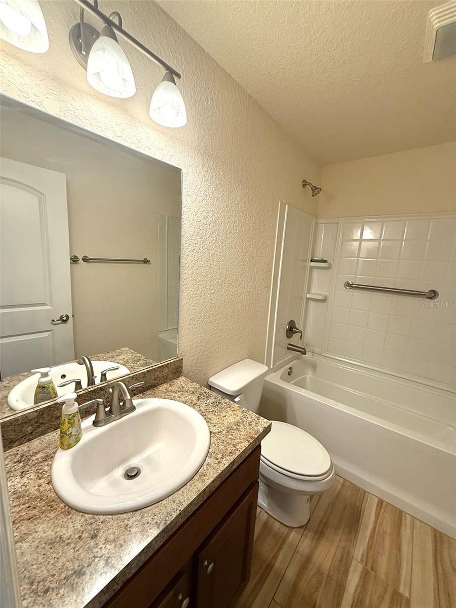 Image 24 of 50 For 10405 Sw 47th Ave