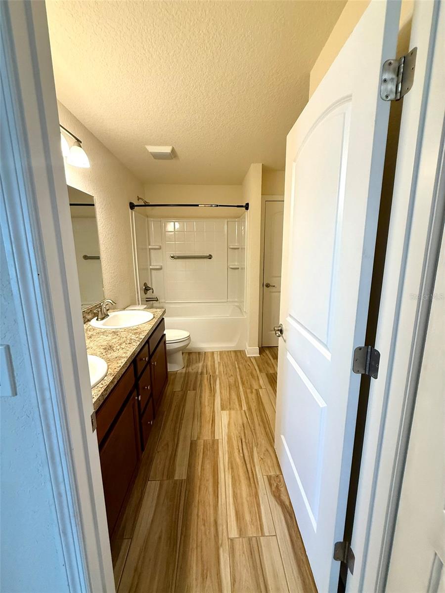 Image 32 of 50 For 10405 Sw 47th Ave