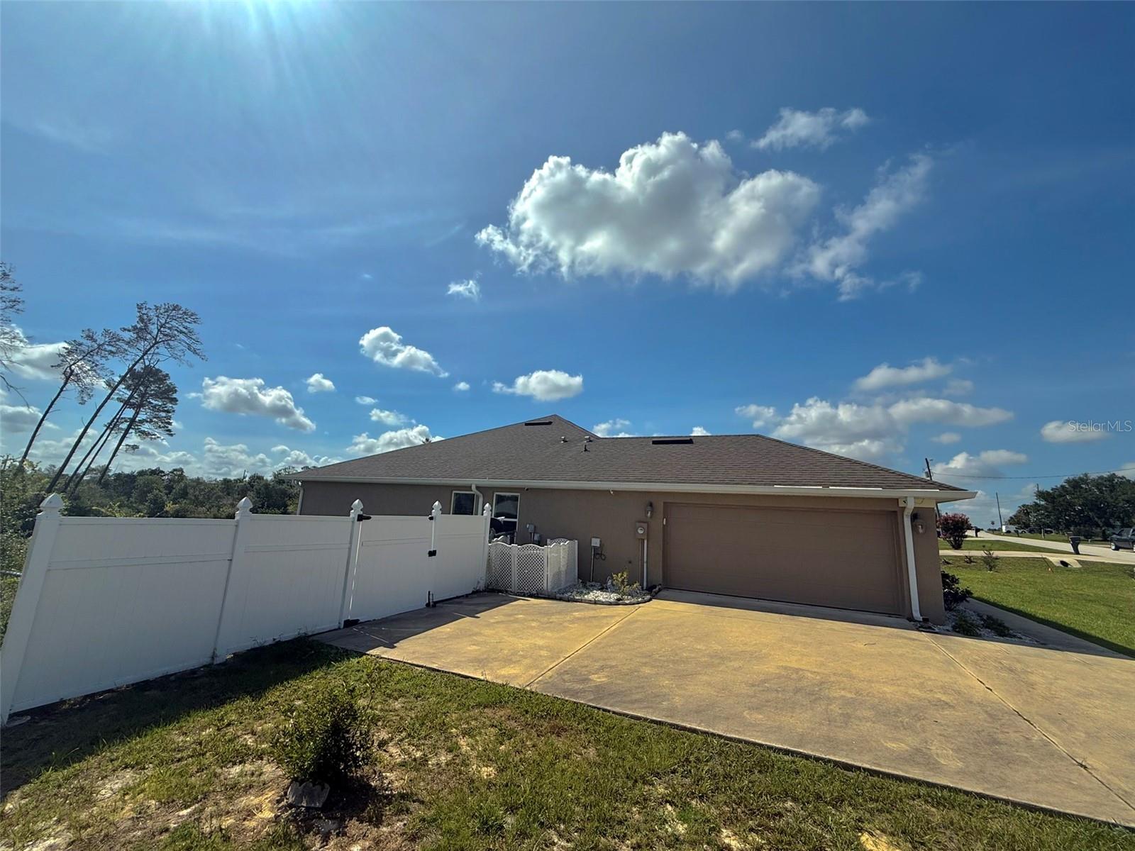 Image 4 of 50 For 10405 Sw 47th Ave
