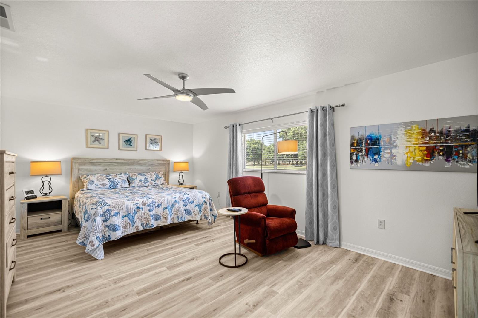 Image 19 of 37 For 9735 96th Street