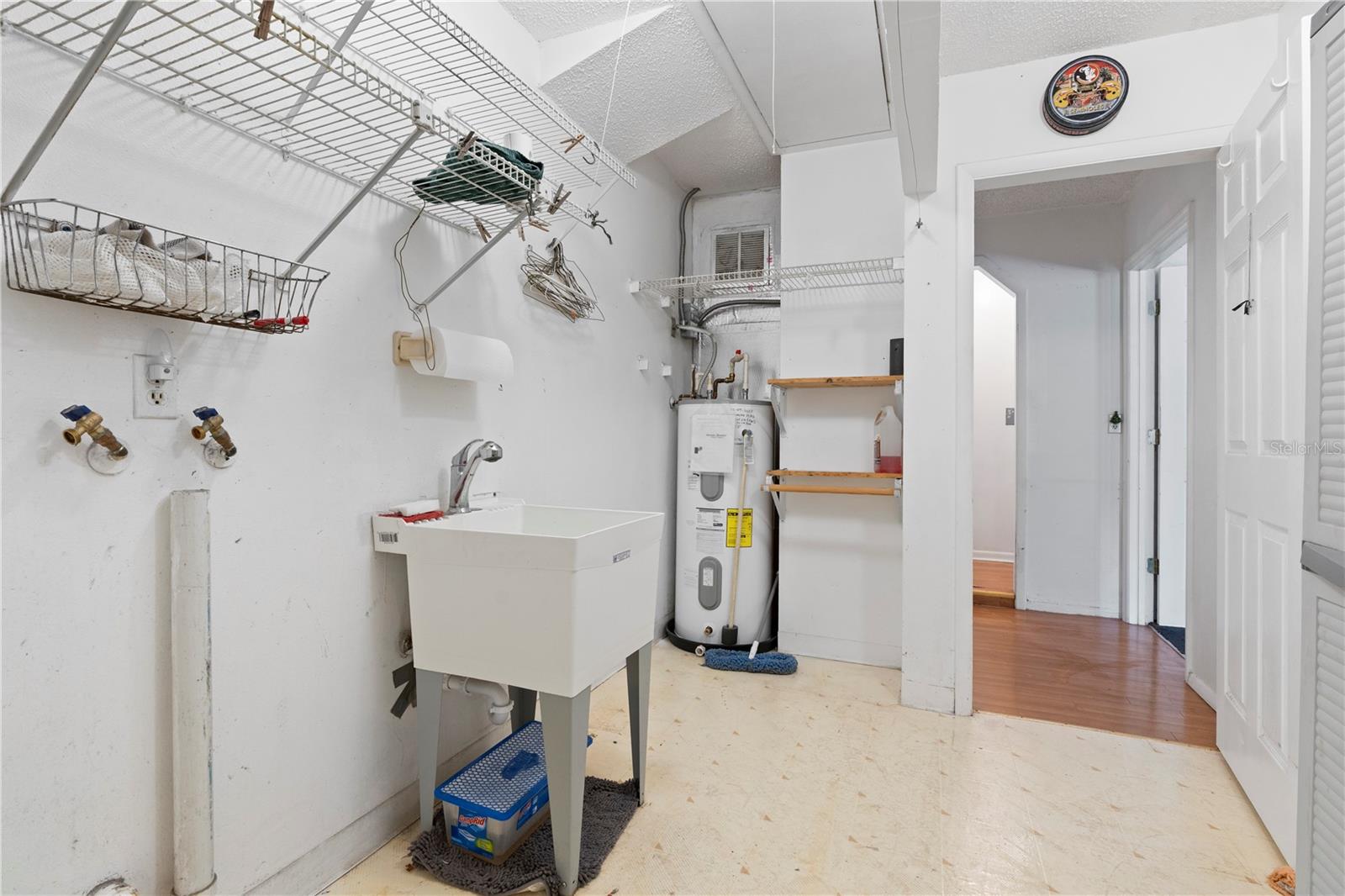 Image 10 of 41 For 206 Dundee Way