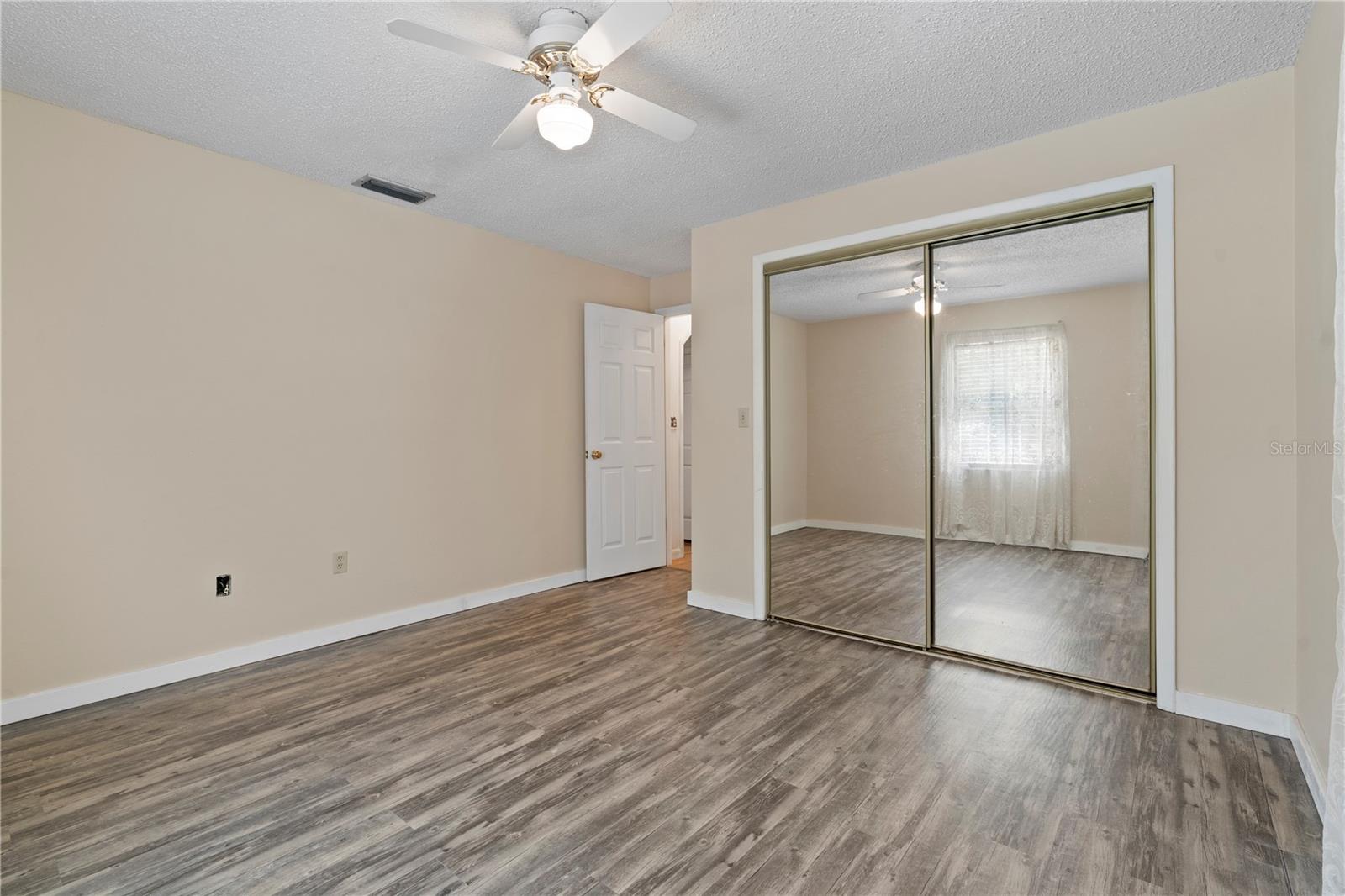 Image 15 of 41 For 206 Dundee Way