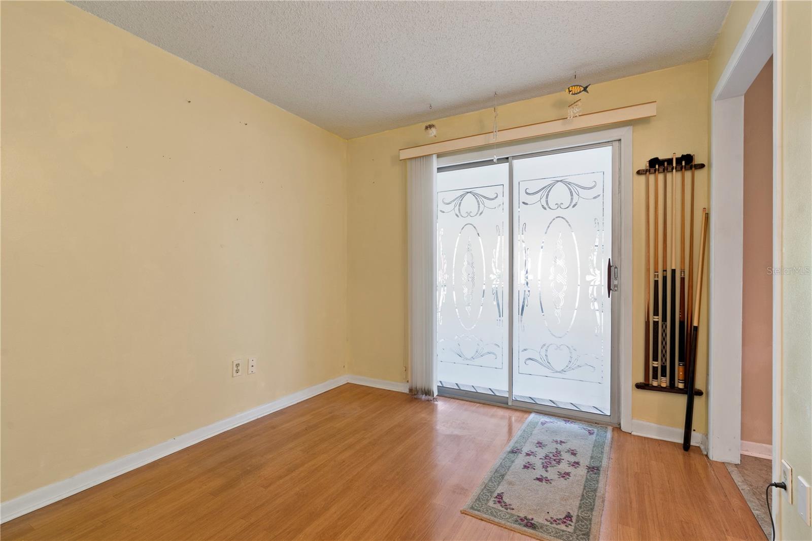 Image 21 of 41 For 206 Dundee Way