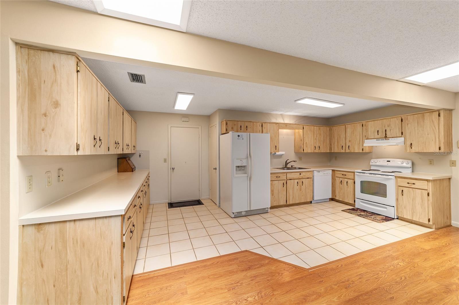Image 23 of 48 For 8704 94th Lane G