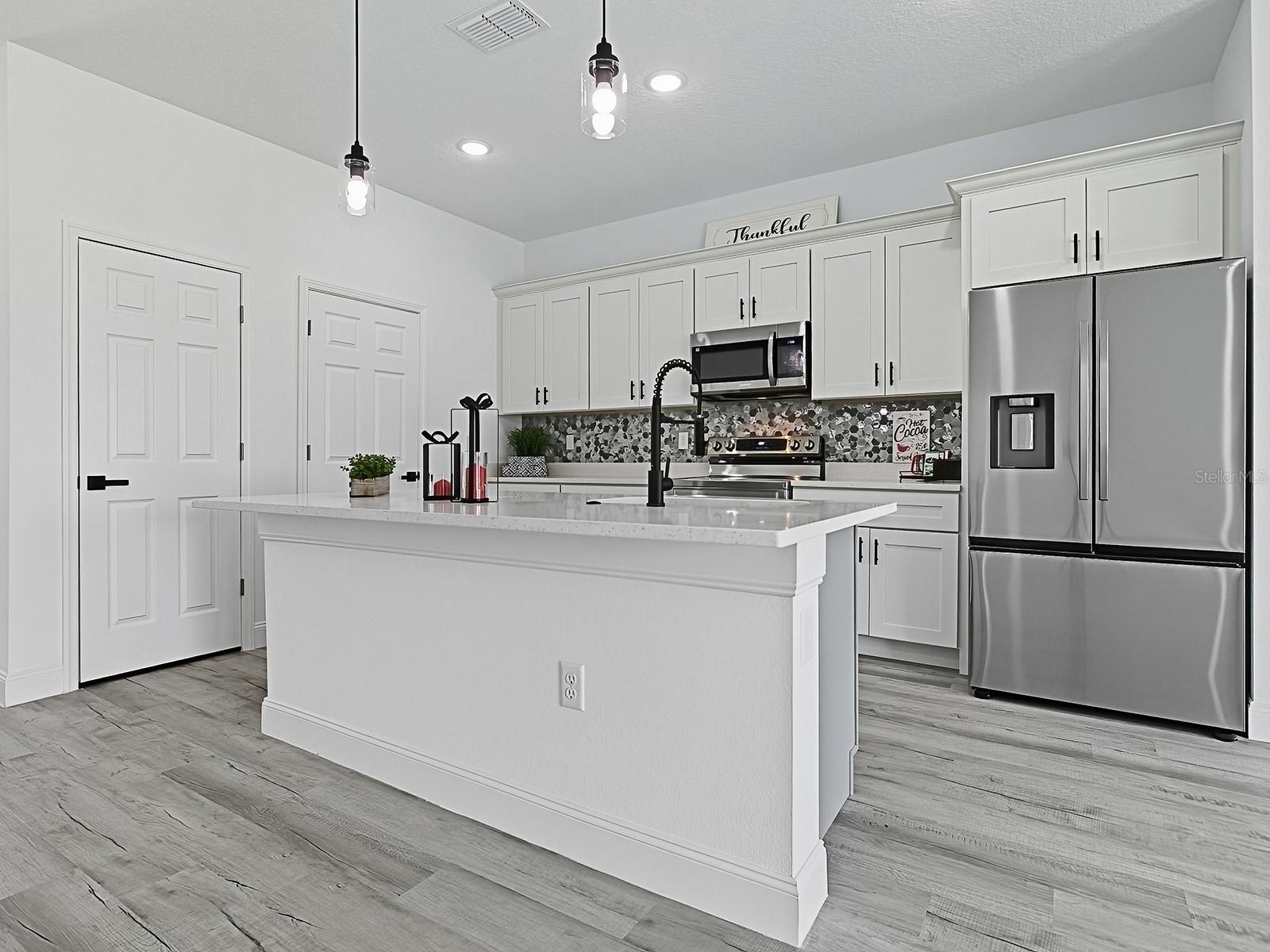 Image 21 of 27 For 13322 85 Circle