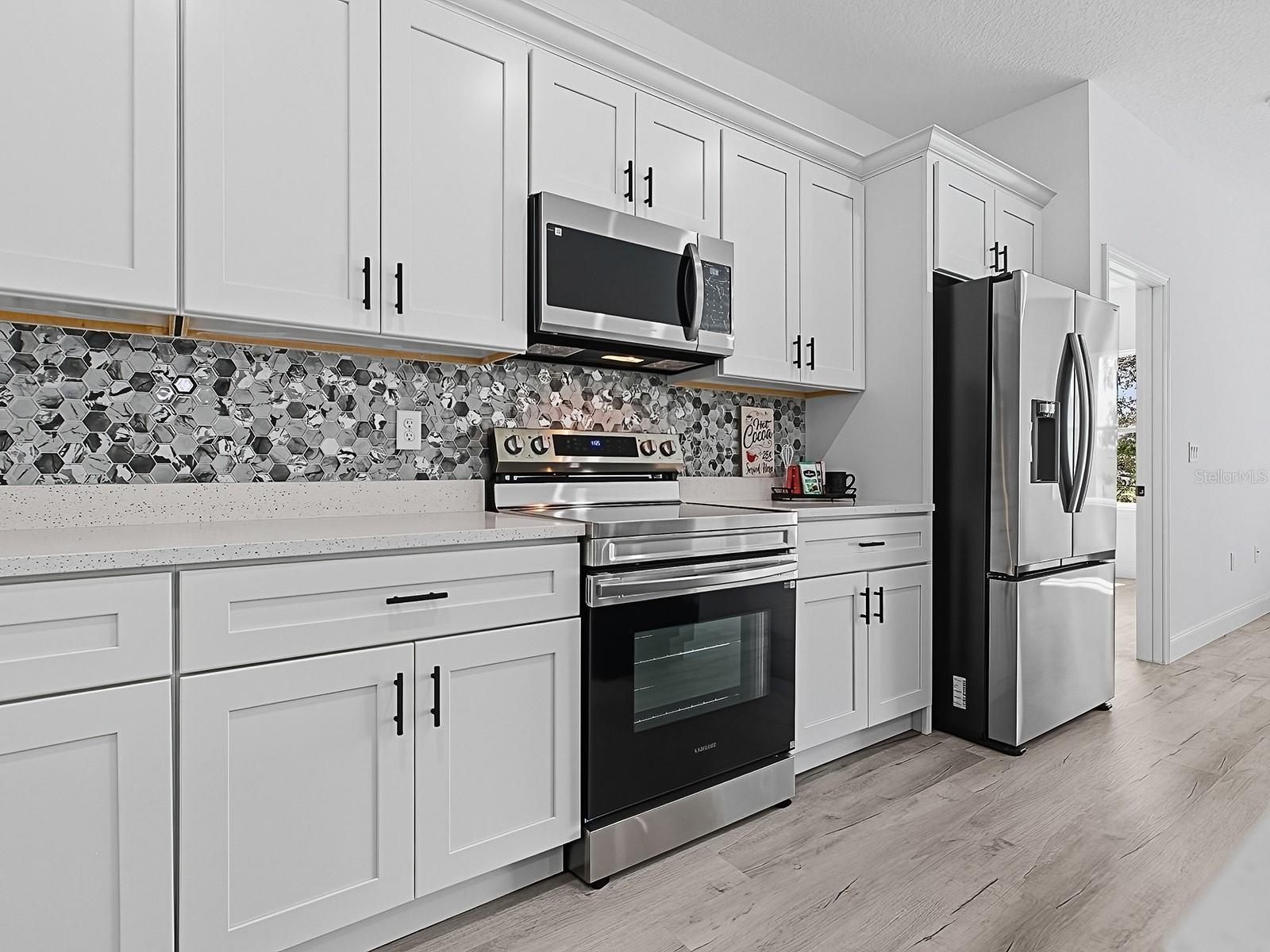 Image 24 of 27 For 13322 85 Circle