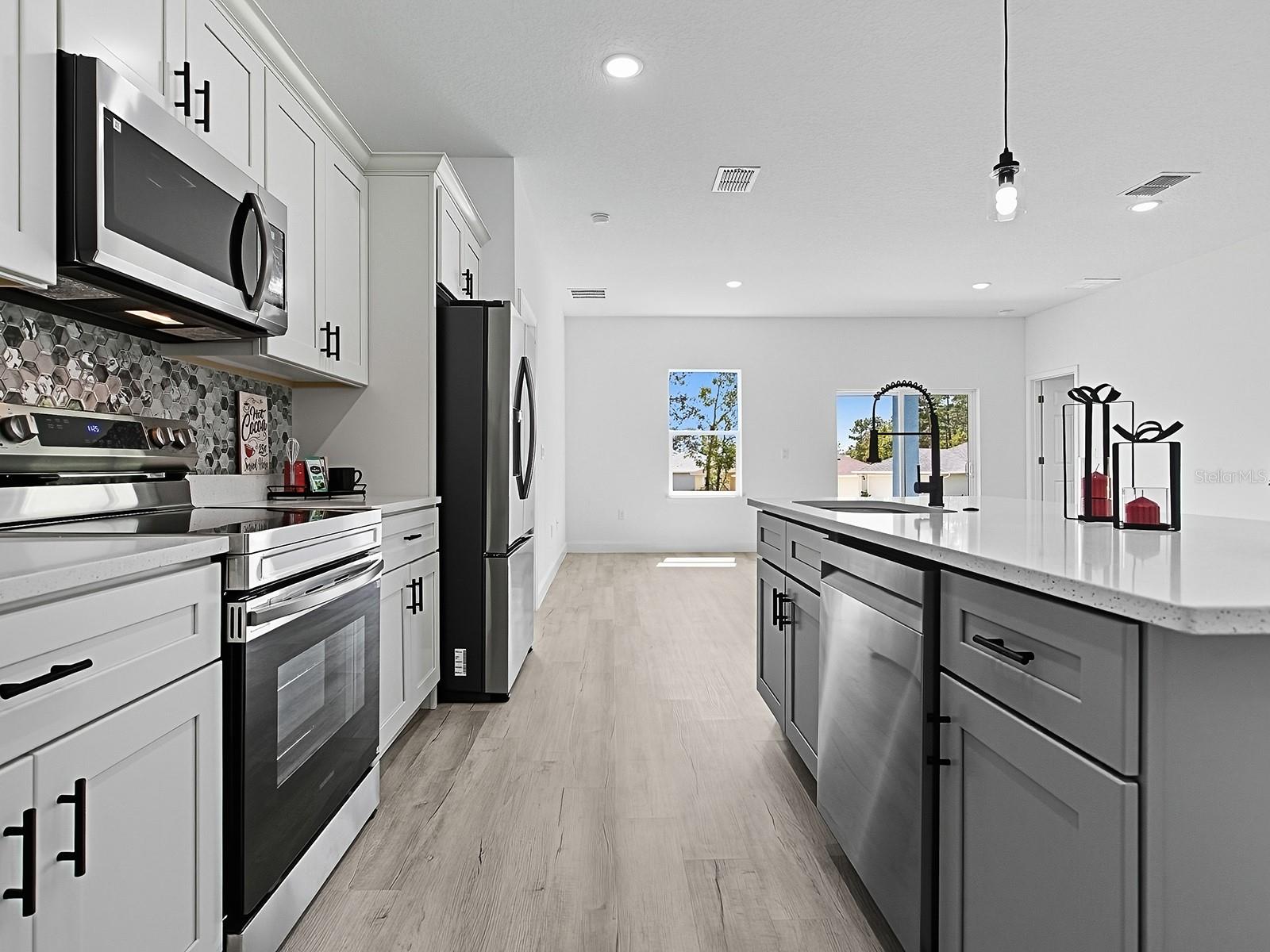 Image 25 of 27 For 13322 85 Circle