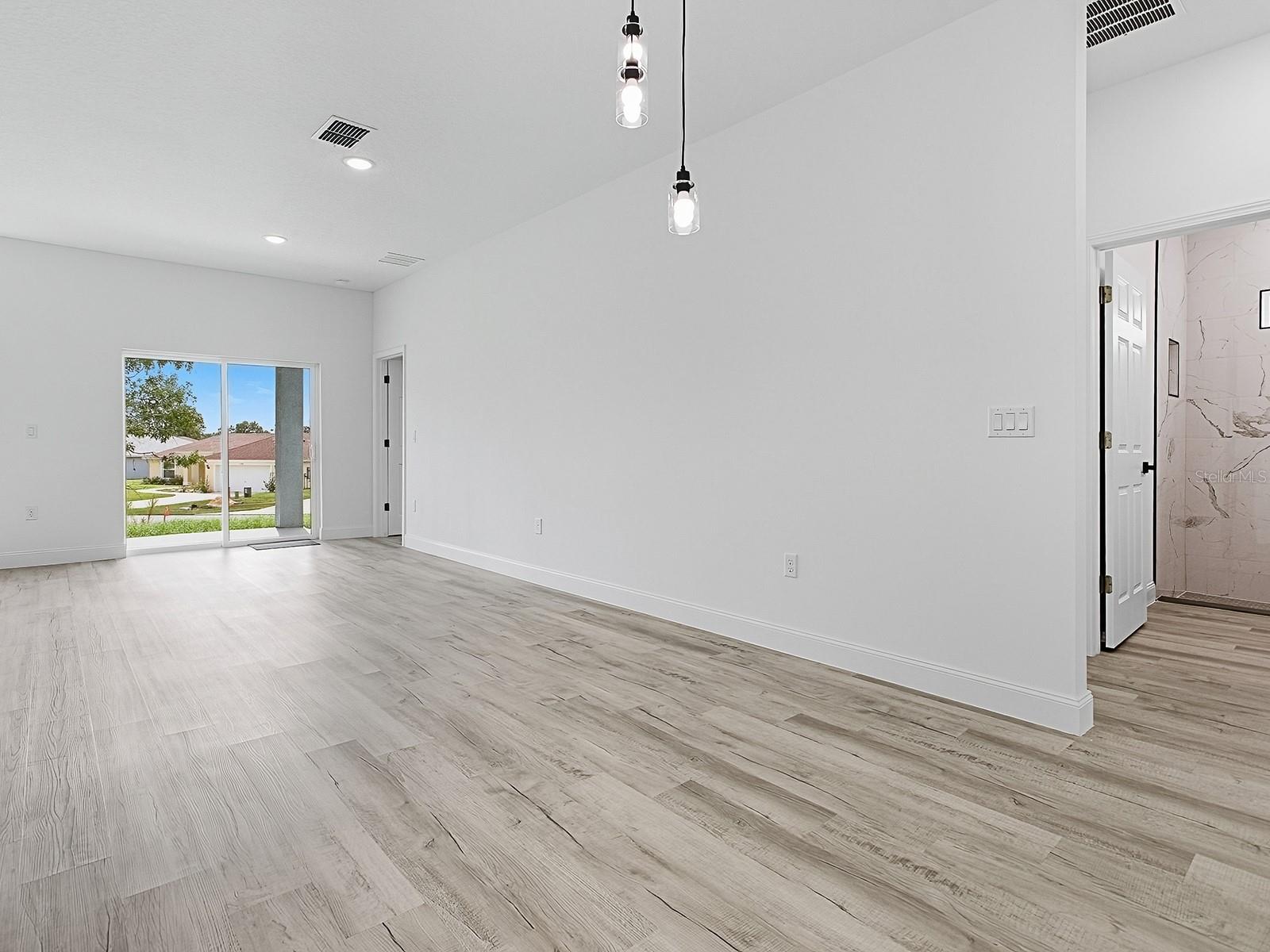 Image 28 of 32 For 13322 85 Circle