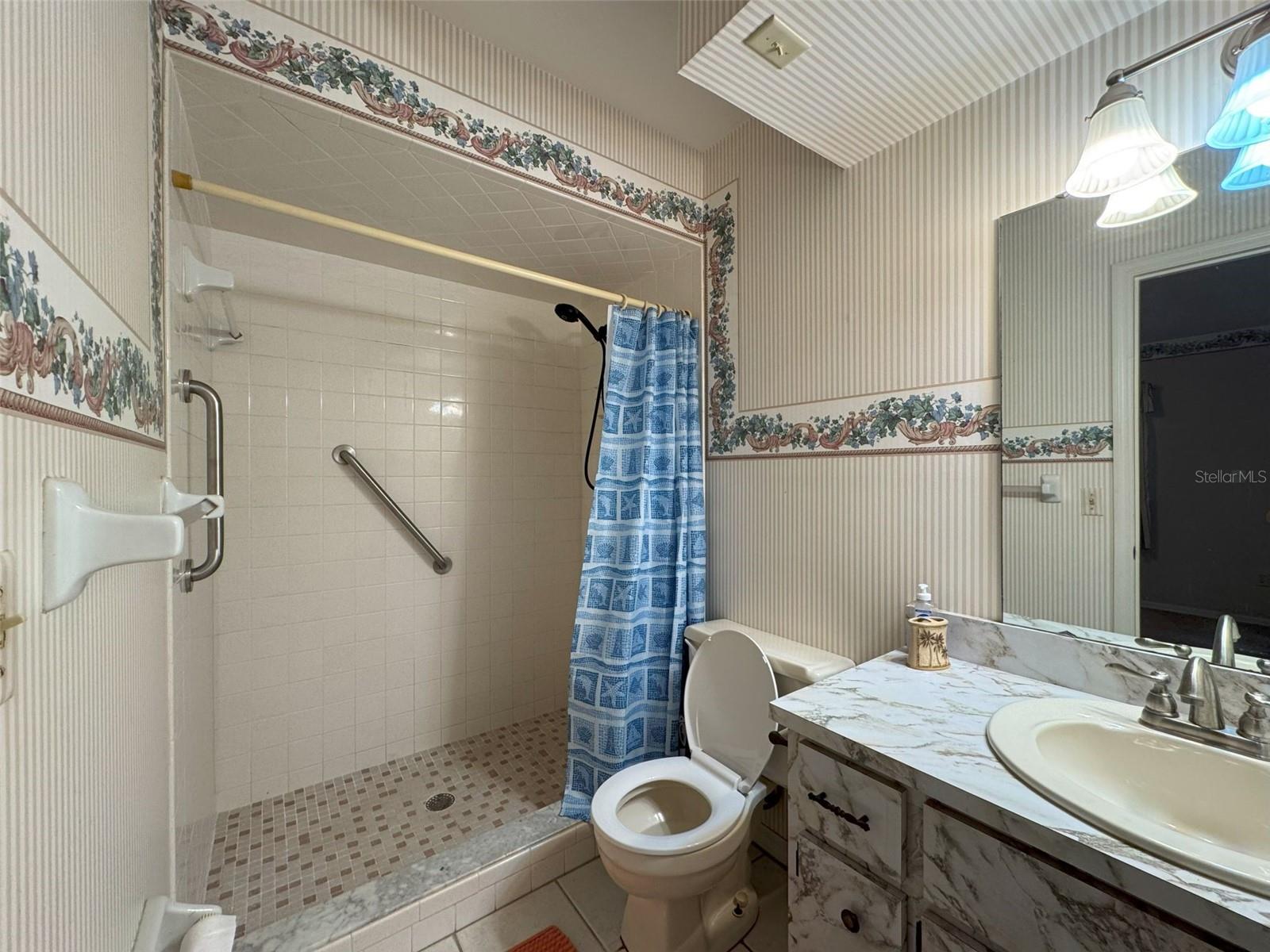 Image 13 of 24 For 1050 Bloomfield Drive