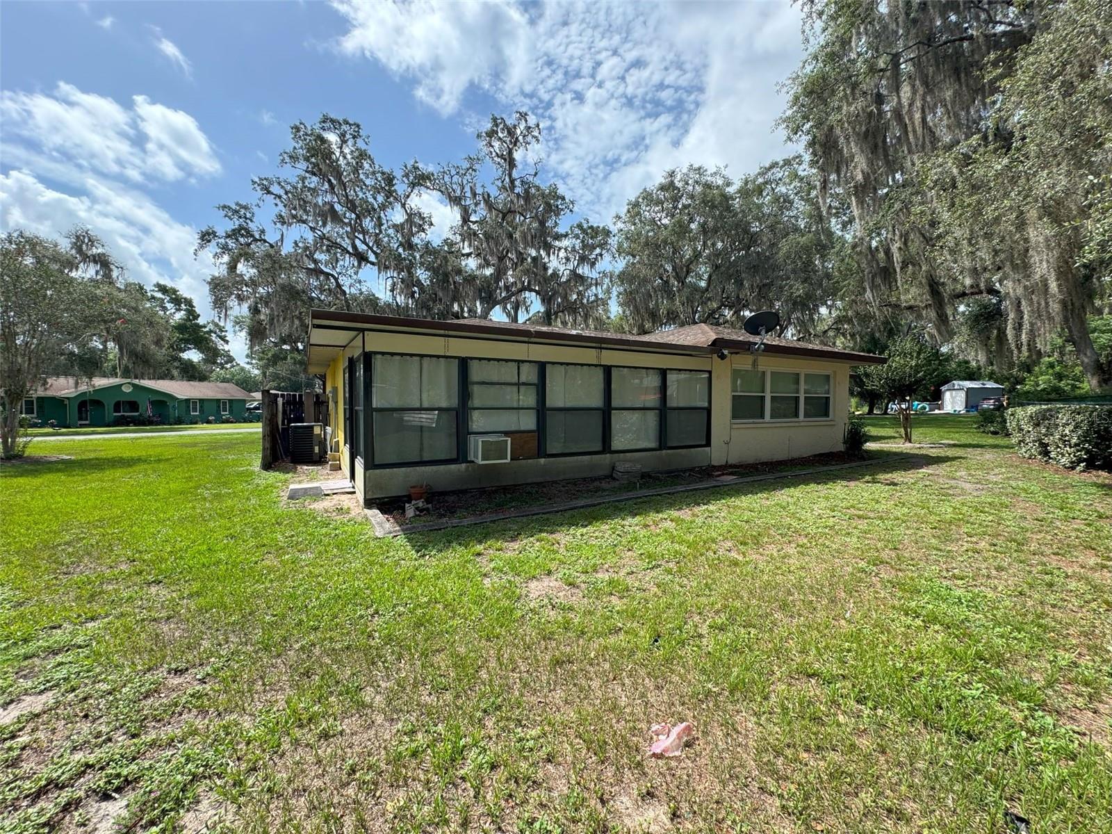 Image 22 of 24 For 1050 Bloomfield Drive