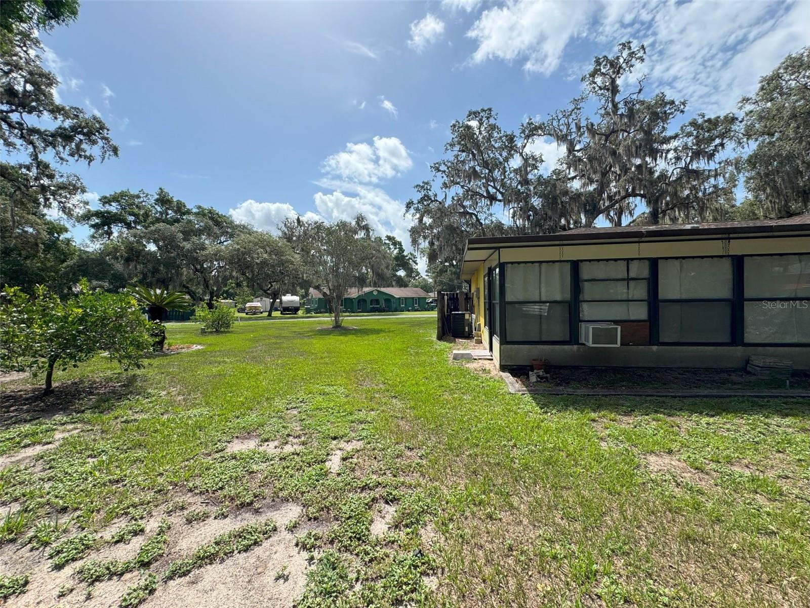Image 23 of 24 For 1050 Bloomfield Drive