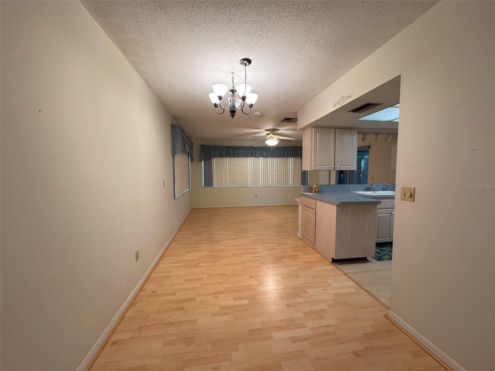 Image 4 of 24 For 1050 Bloomfield Drive