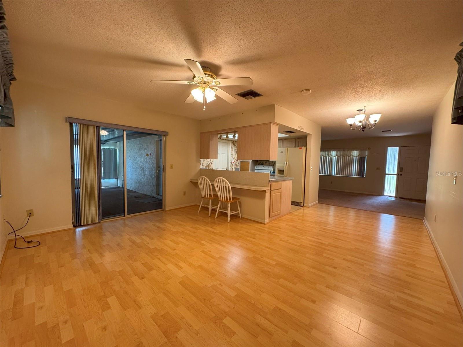 Image 5 of 24 For 1050 Bloomfield Drive