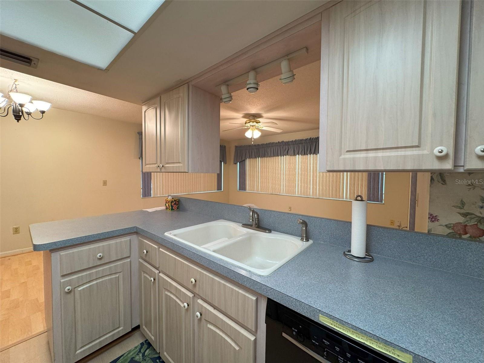 Image 9 of 24 For 1050 Bloomfield Drive