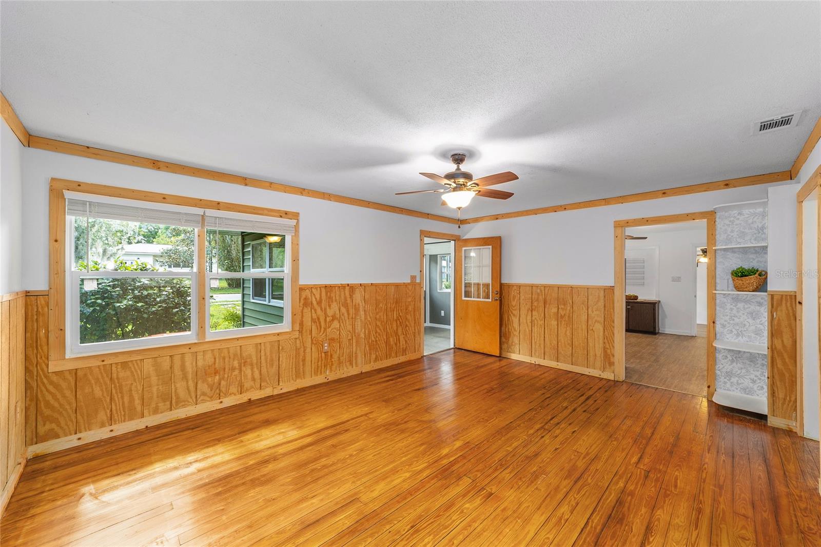 Image 11 of 34 For 11430 54th Avenue