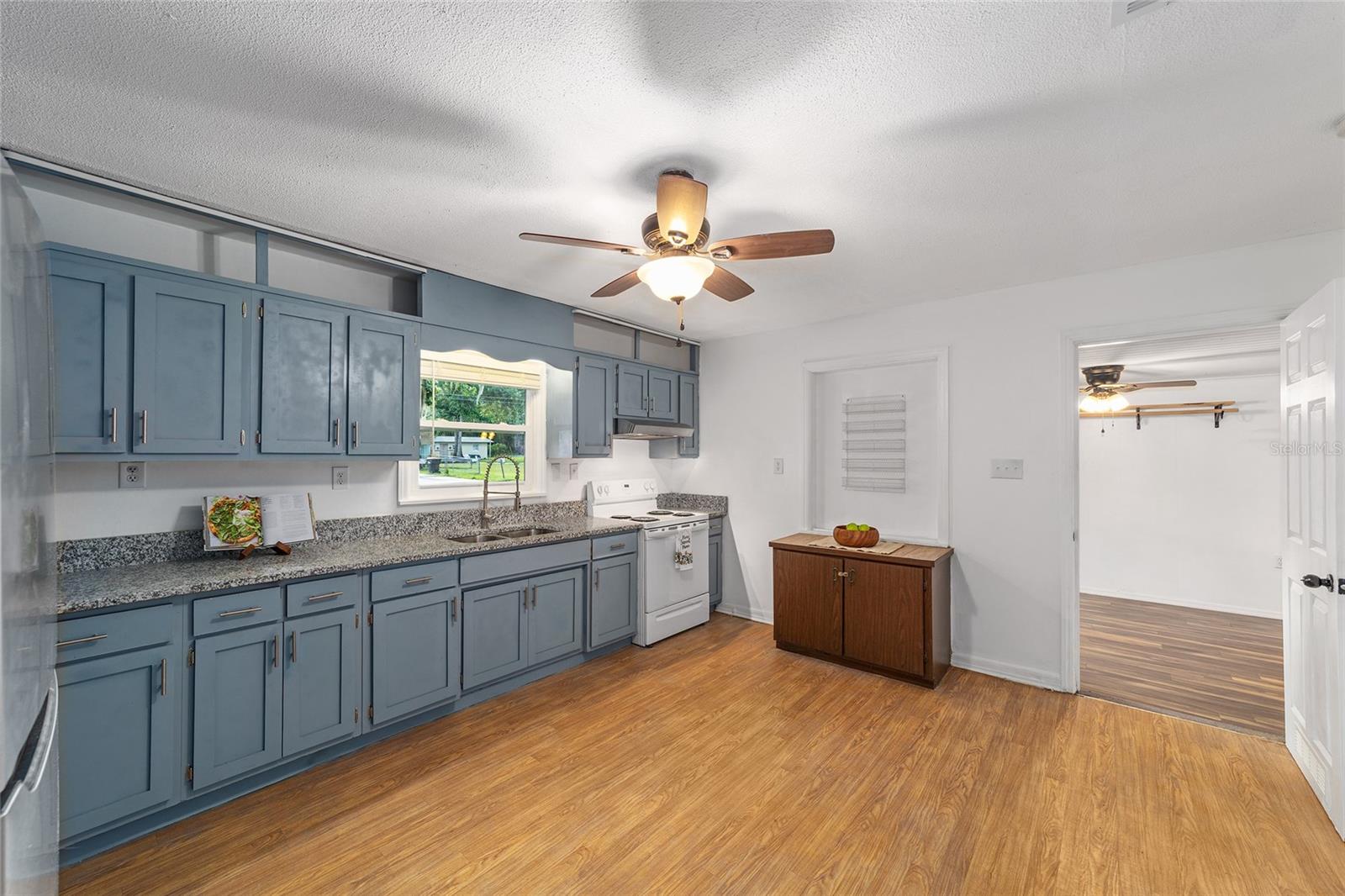 Image 12 of 34 For 11430 54th Avenue