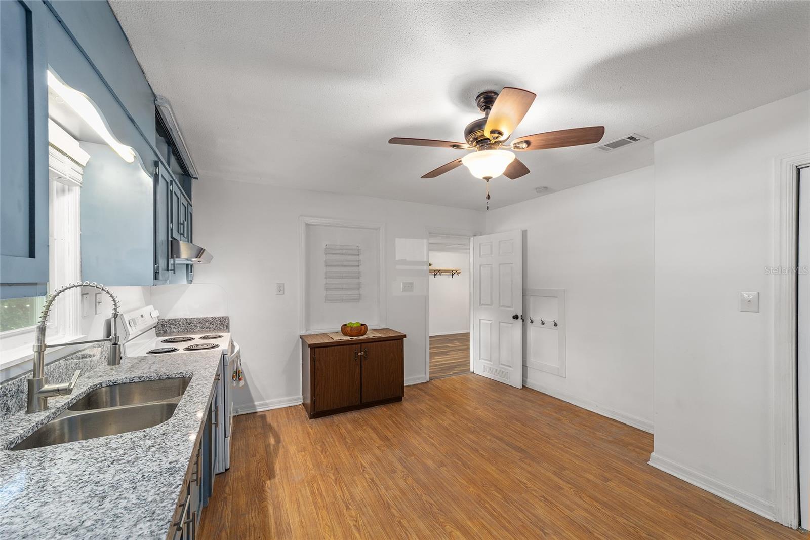 Image 15 of 34 For 11430 54th Avenue