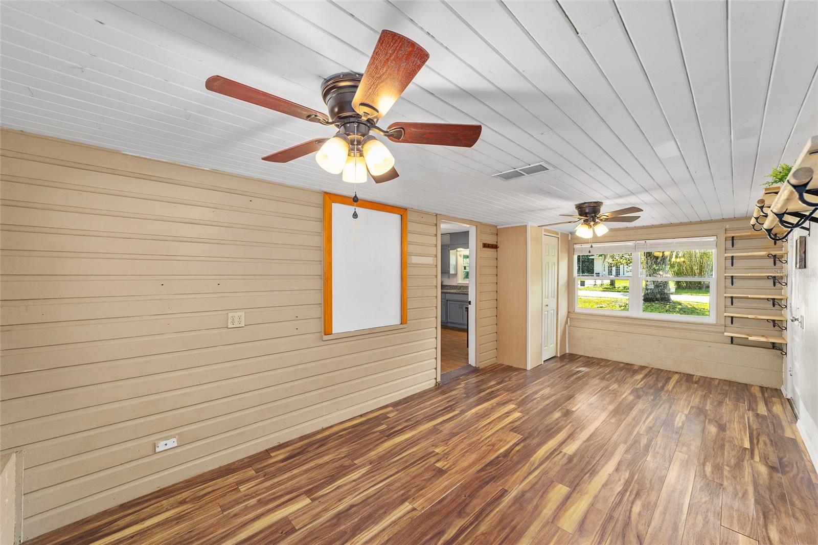 Image 17 of 34 For 11430 54th Avenue