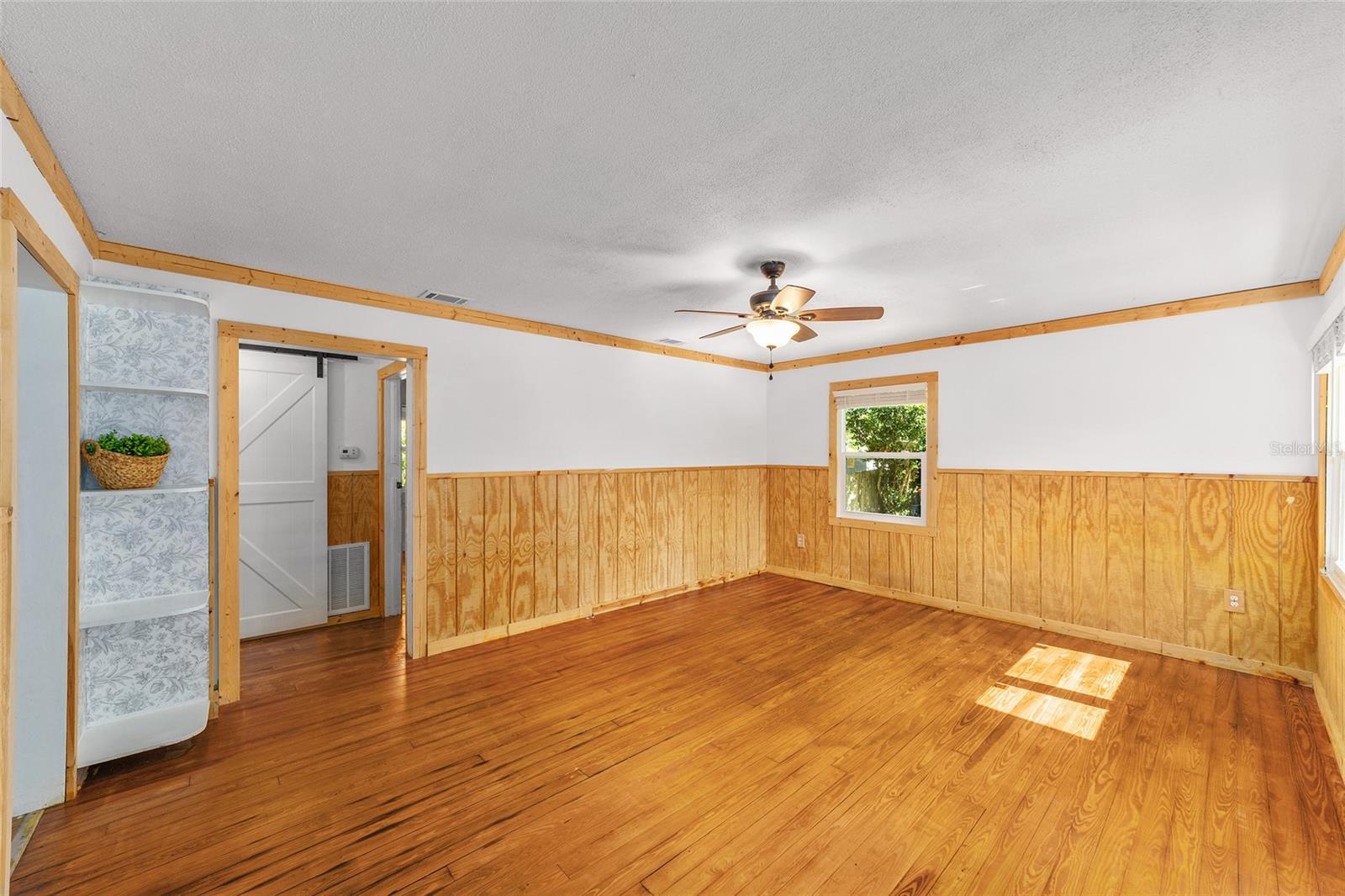 Image 9 of 34 For 11430 54th Avenue
