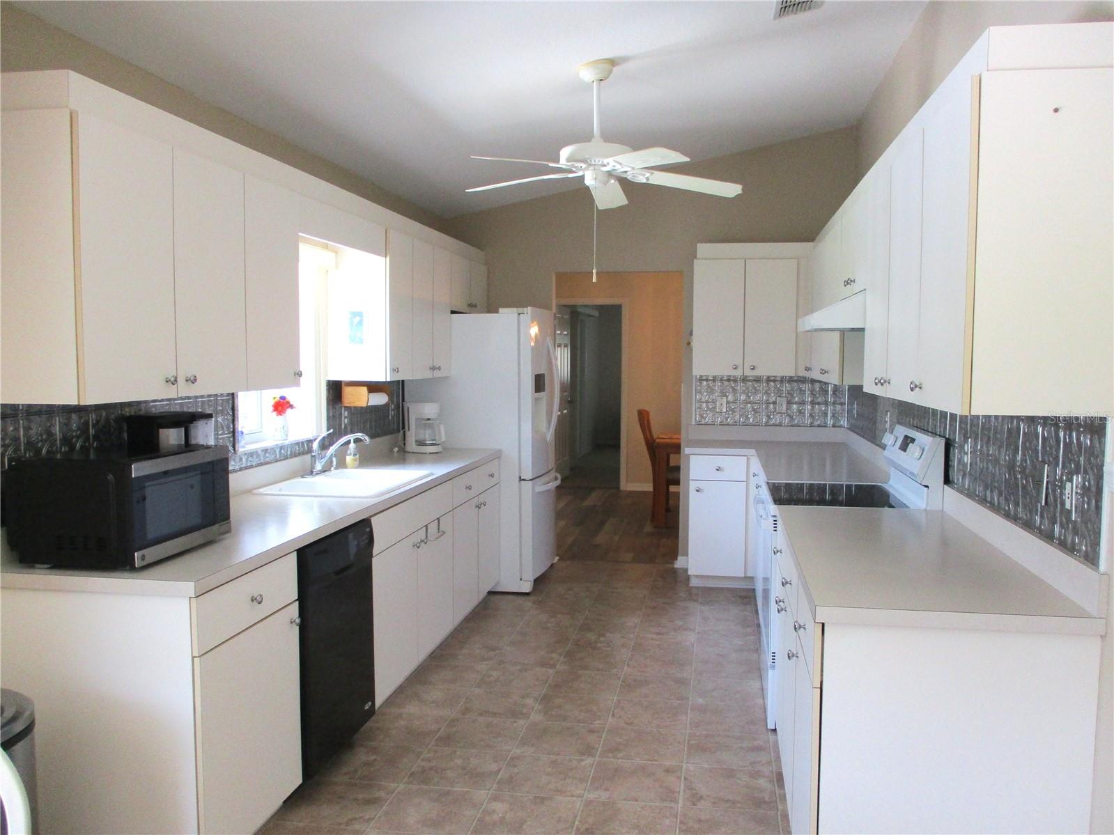 Image 4 of 88 For 11470 139th Street
