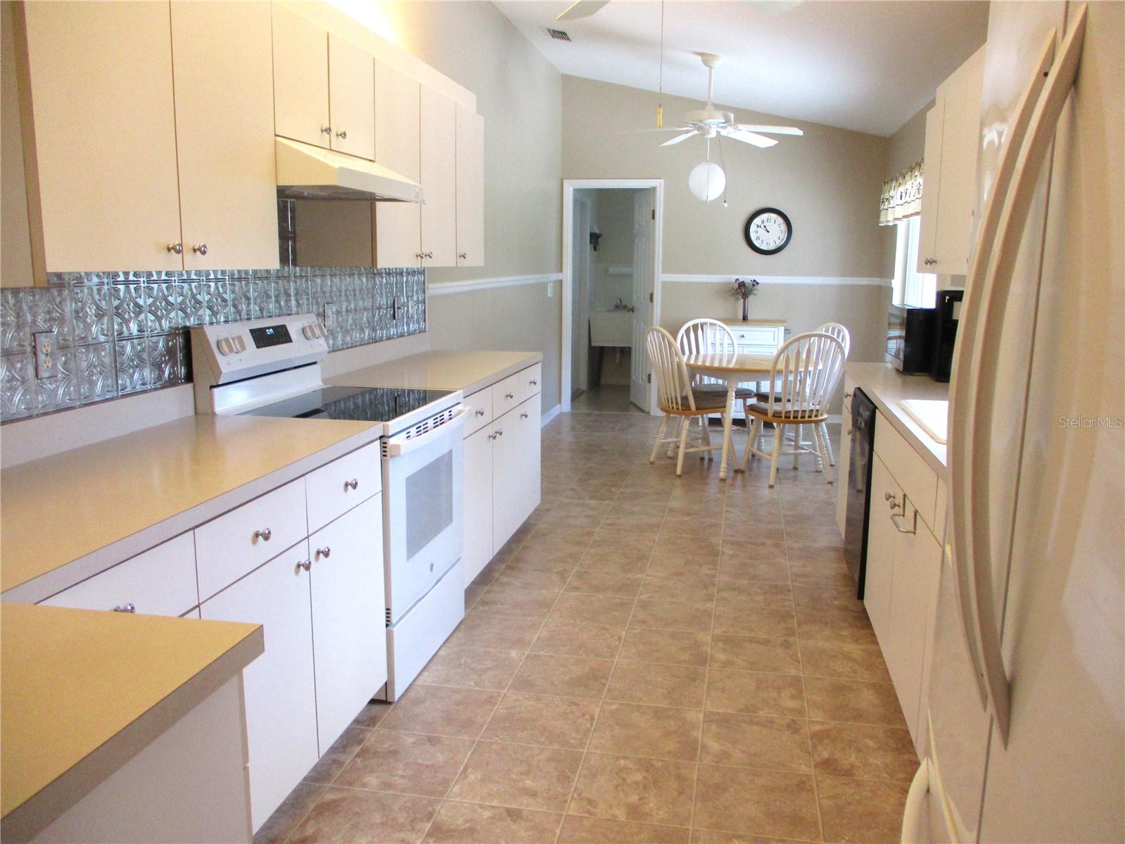 Image 5 of 88 For 11470 139th Street