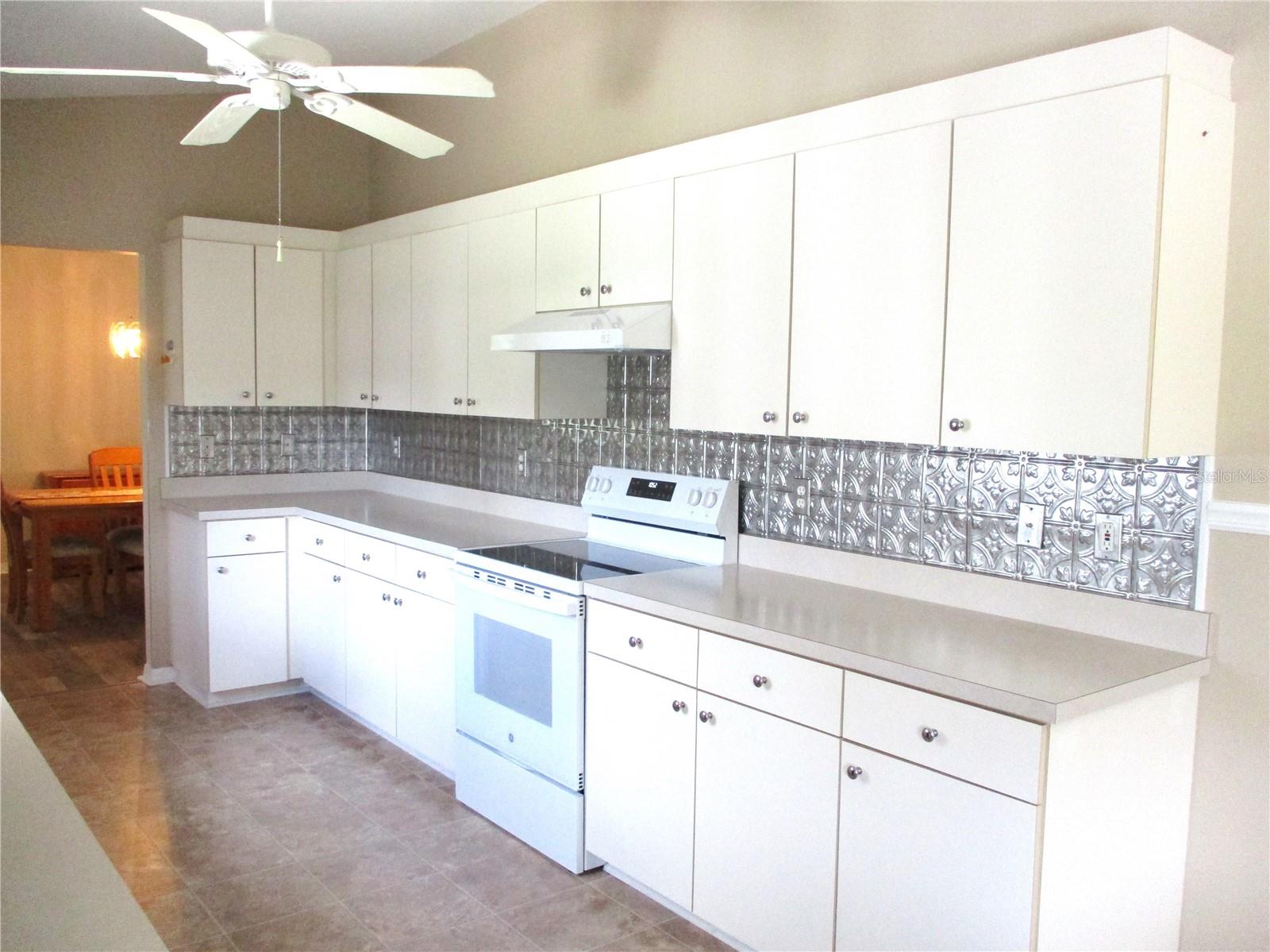 Image 6 of 88 For 11470 139th Street