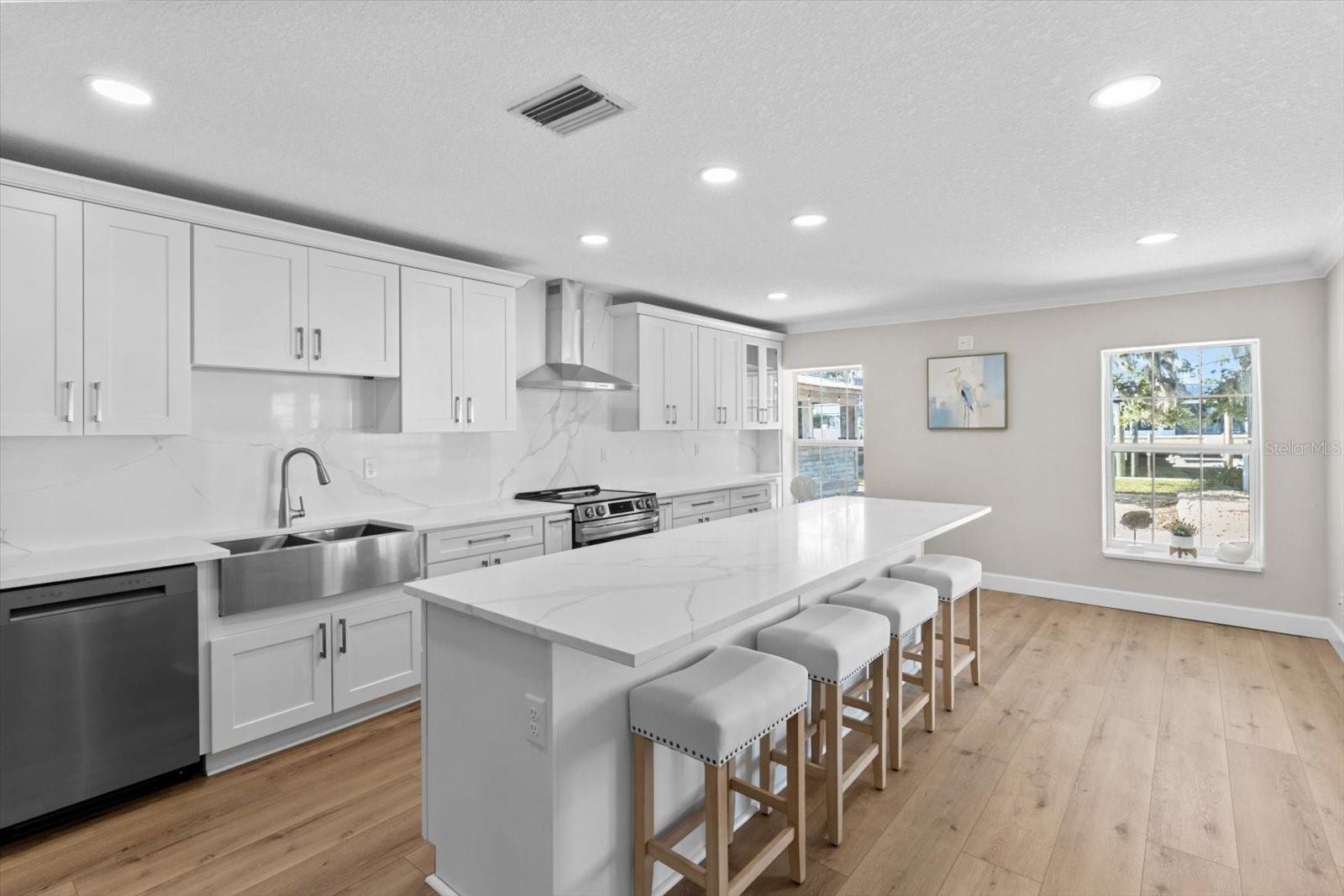Listing photo id 11 for 1860 16th Street