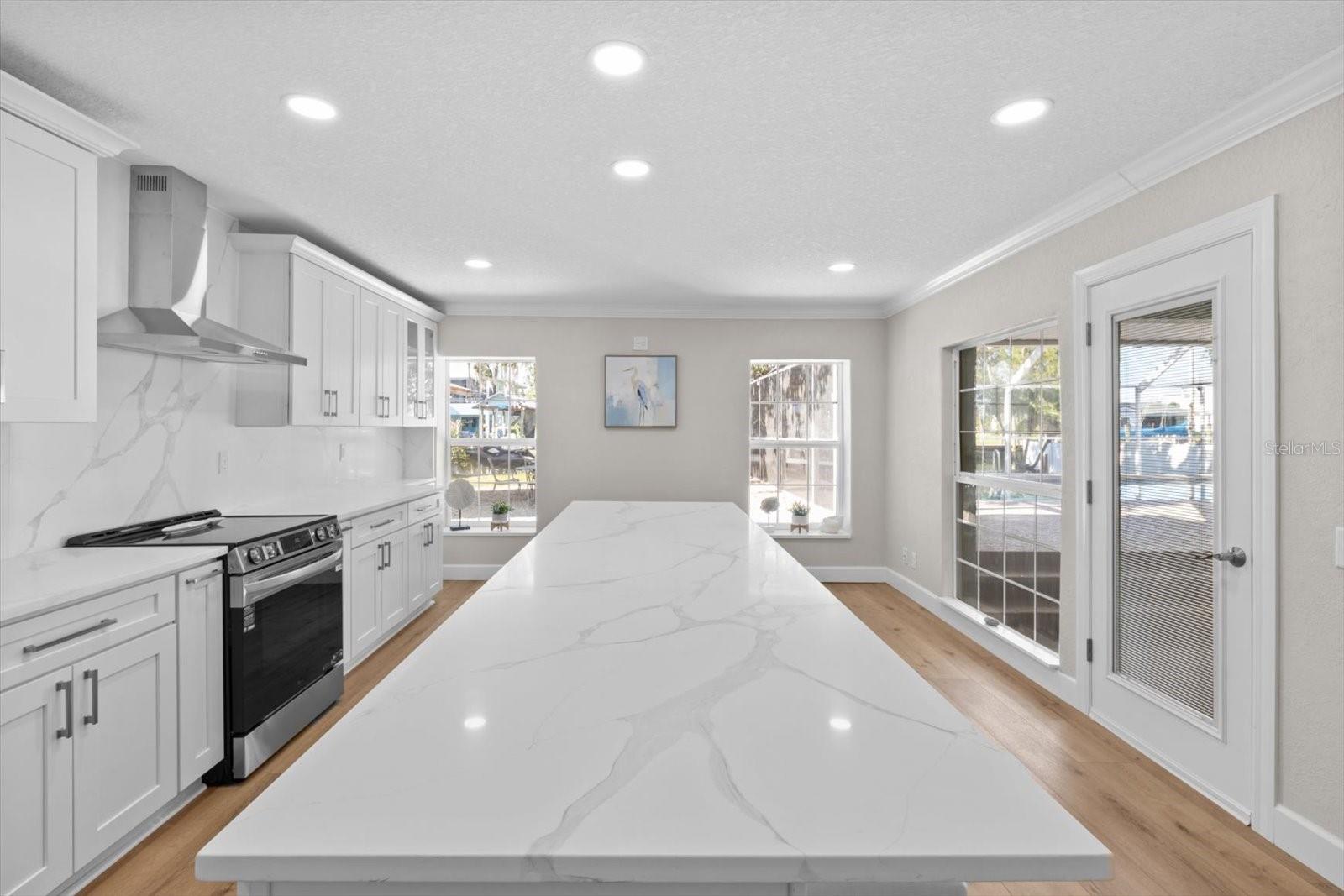 Listing photo id 14 for 1860 16th Street