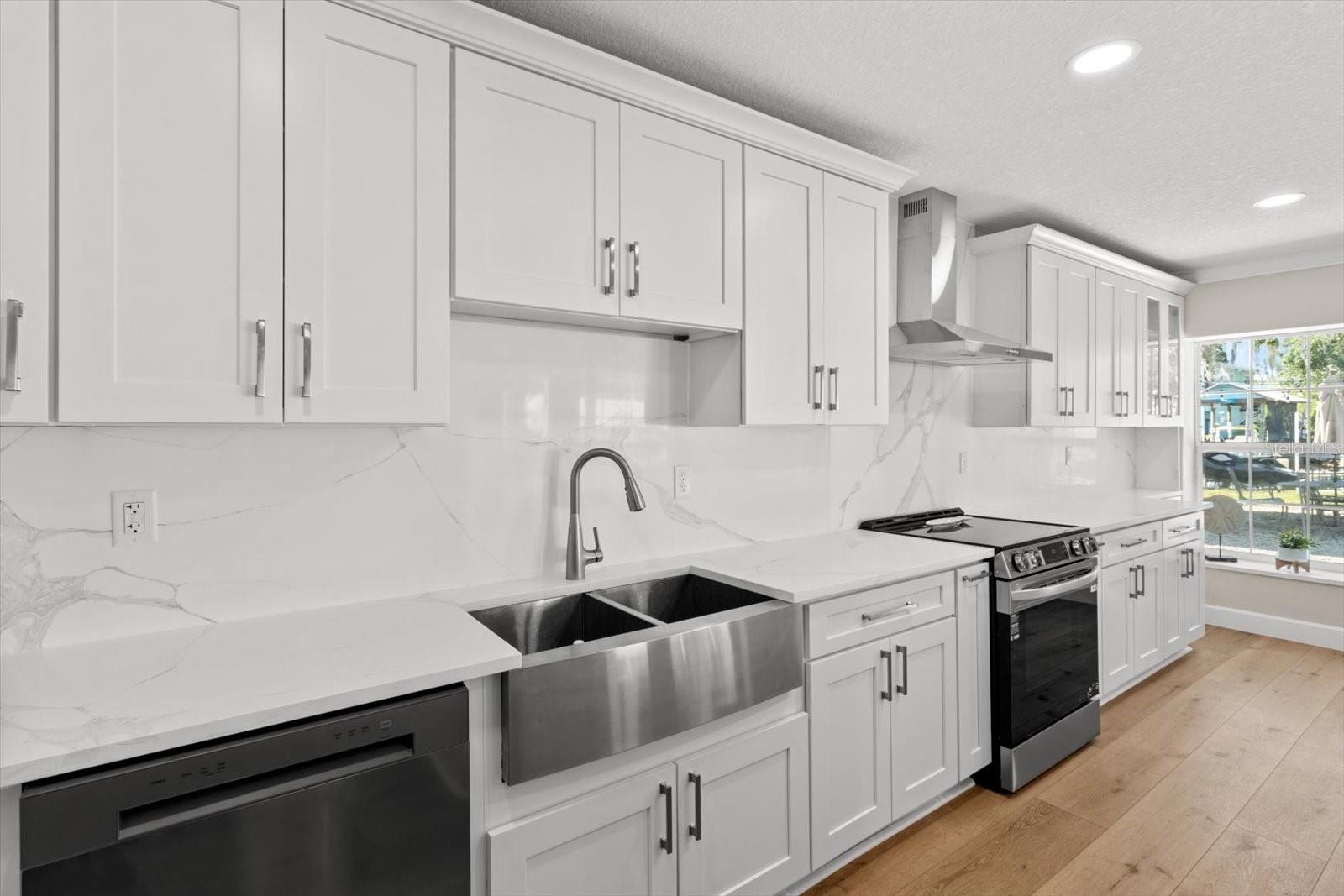 Listing photo id 15 for 1860 16th Street