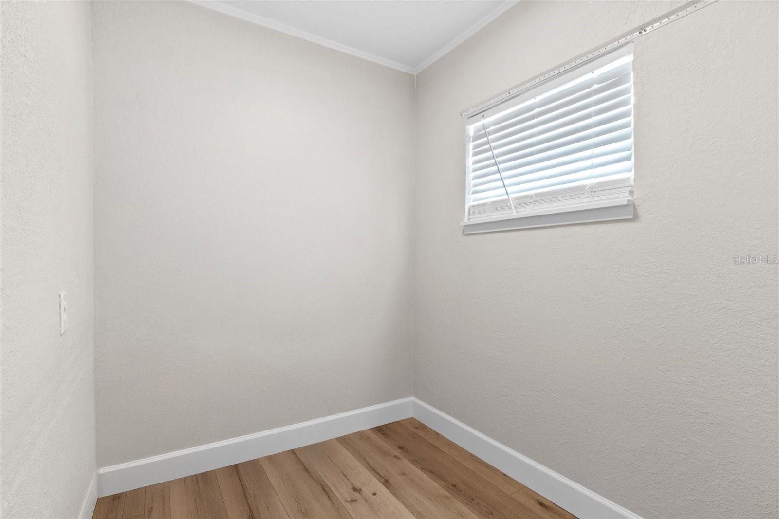 Listing photo id 18 for 1860 16th Street