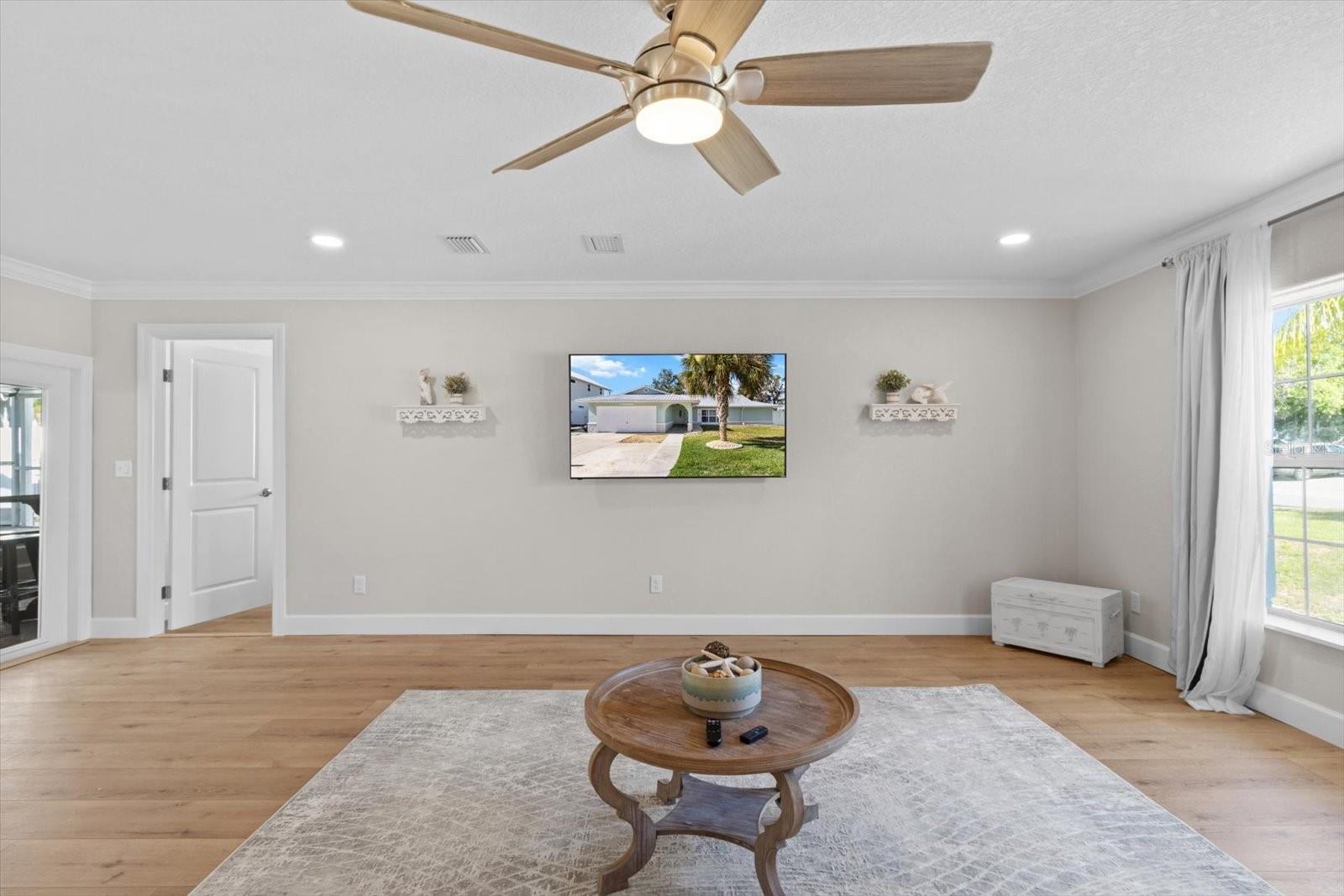 Listing photo id 7 for 1860 16th Street