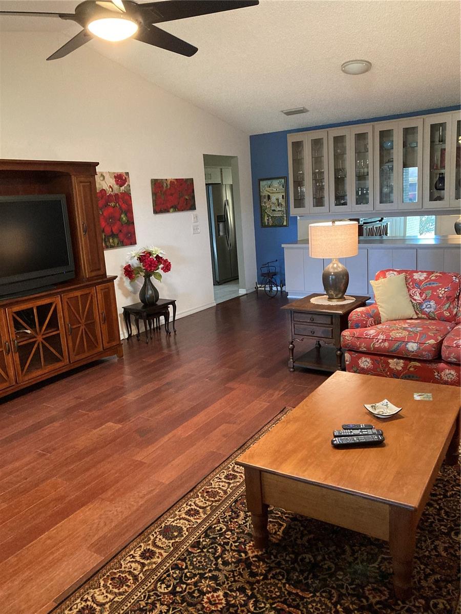 Image 5 of 34 For 8450 90th Street D