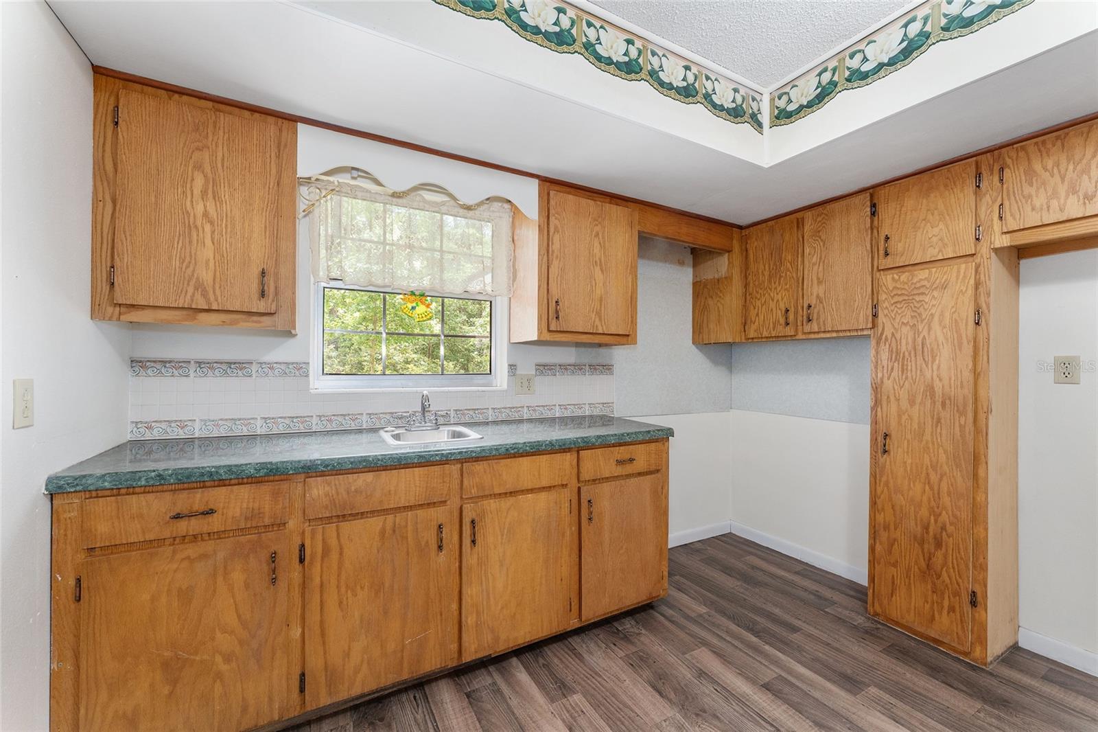 Image 21 of 98 For 8441 115th Street