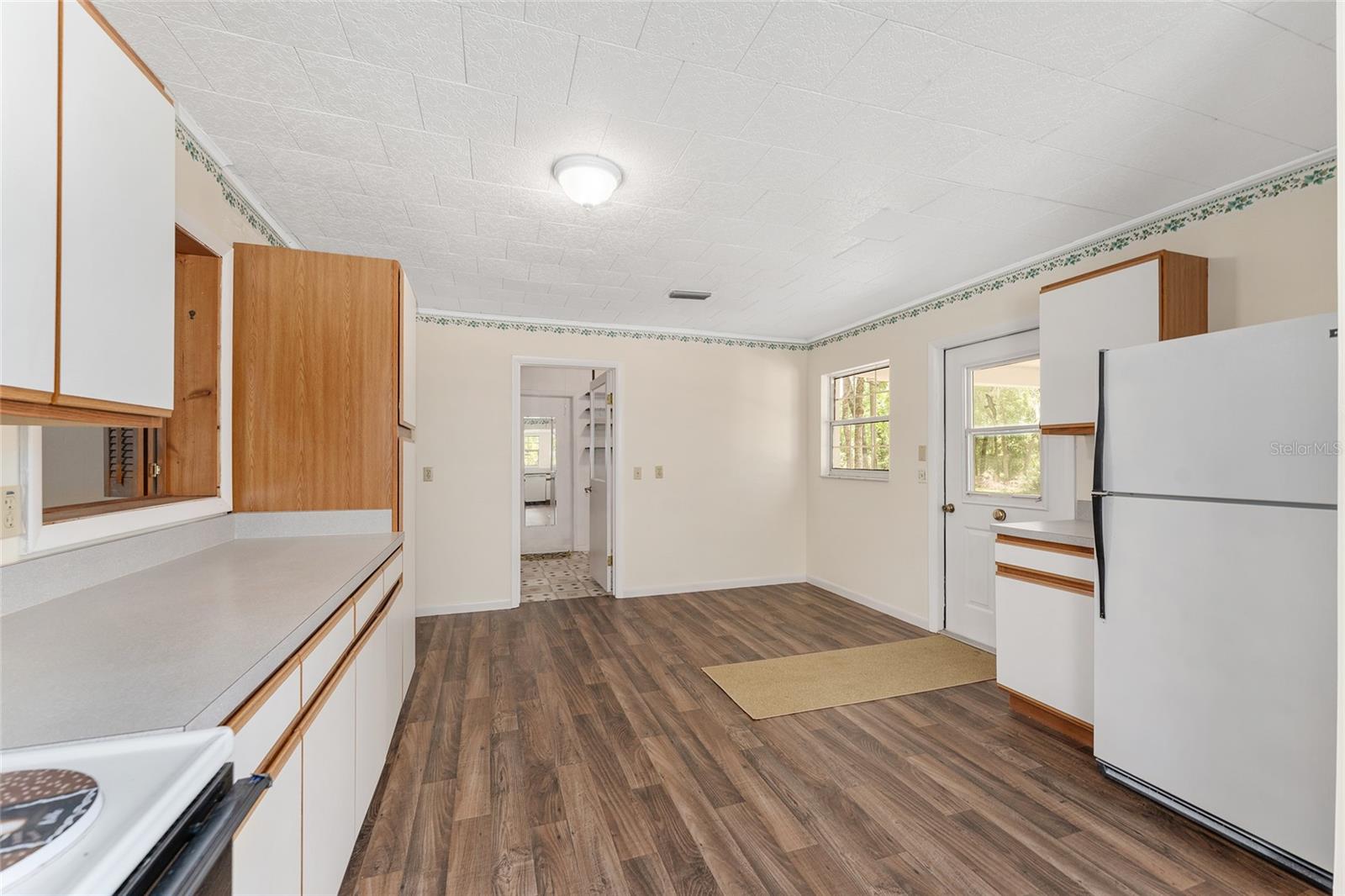 Image 32 of 98 For 8441 115th Street