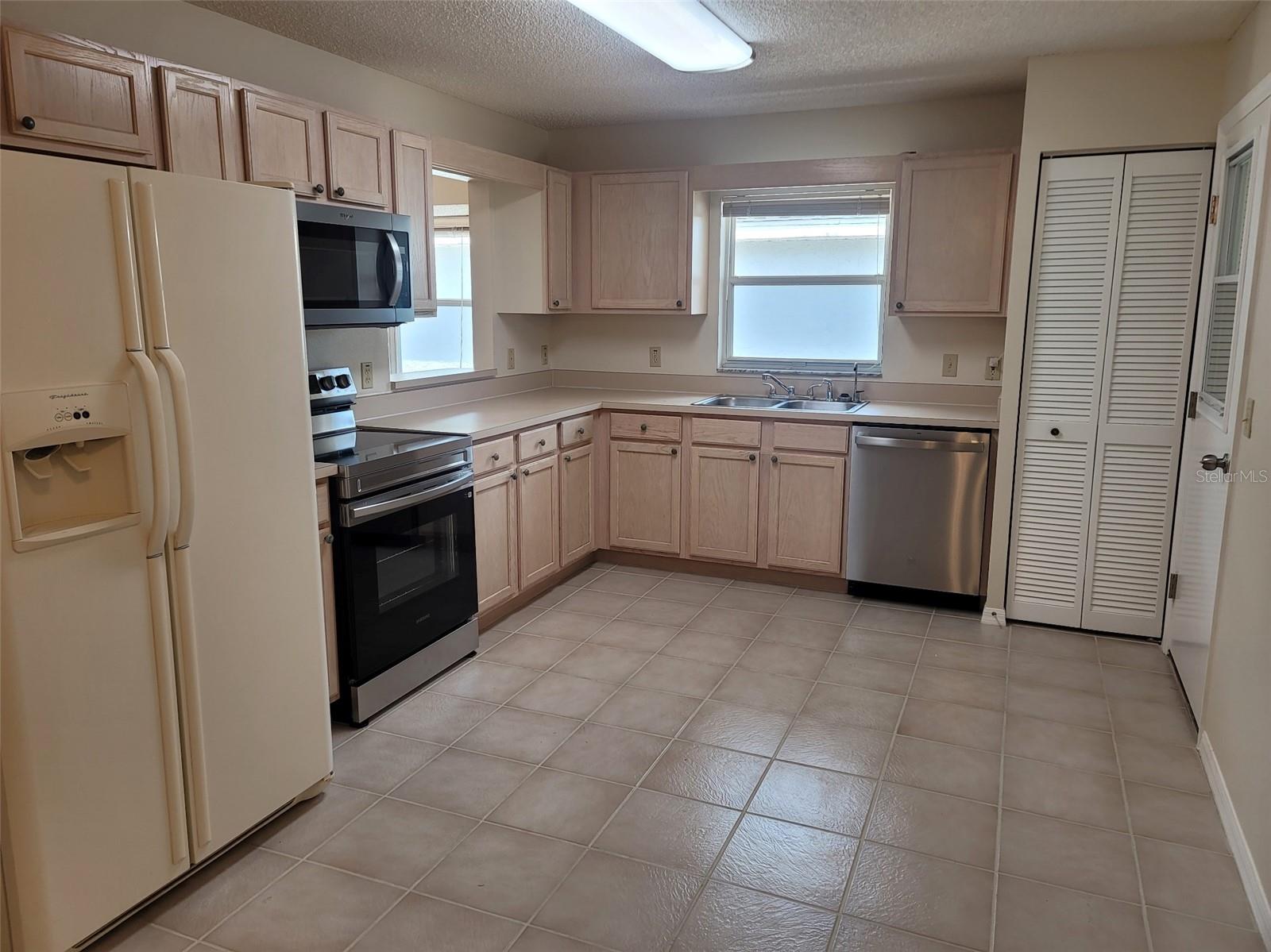 Image 3 of 26 For 9265 92nd Place Road