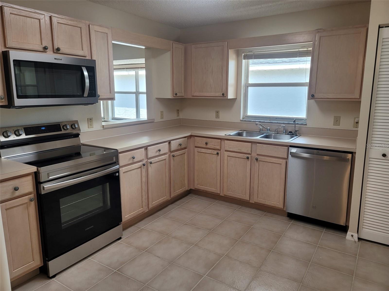 Image 4 of 26 For 9265 92nd Place Road